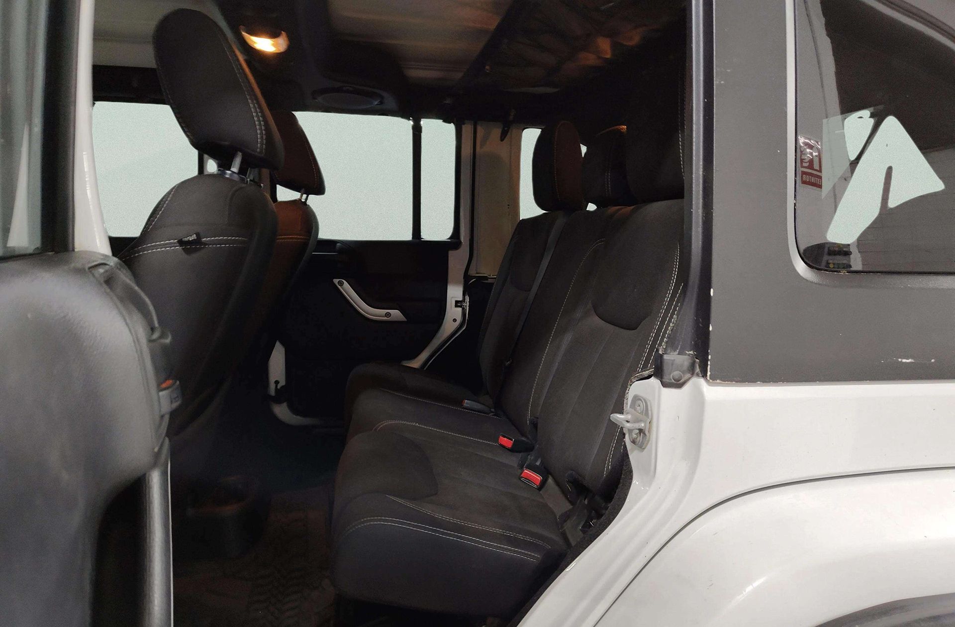 Jeep Wrangler 2.8 CRD Sahara - foto 12