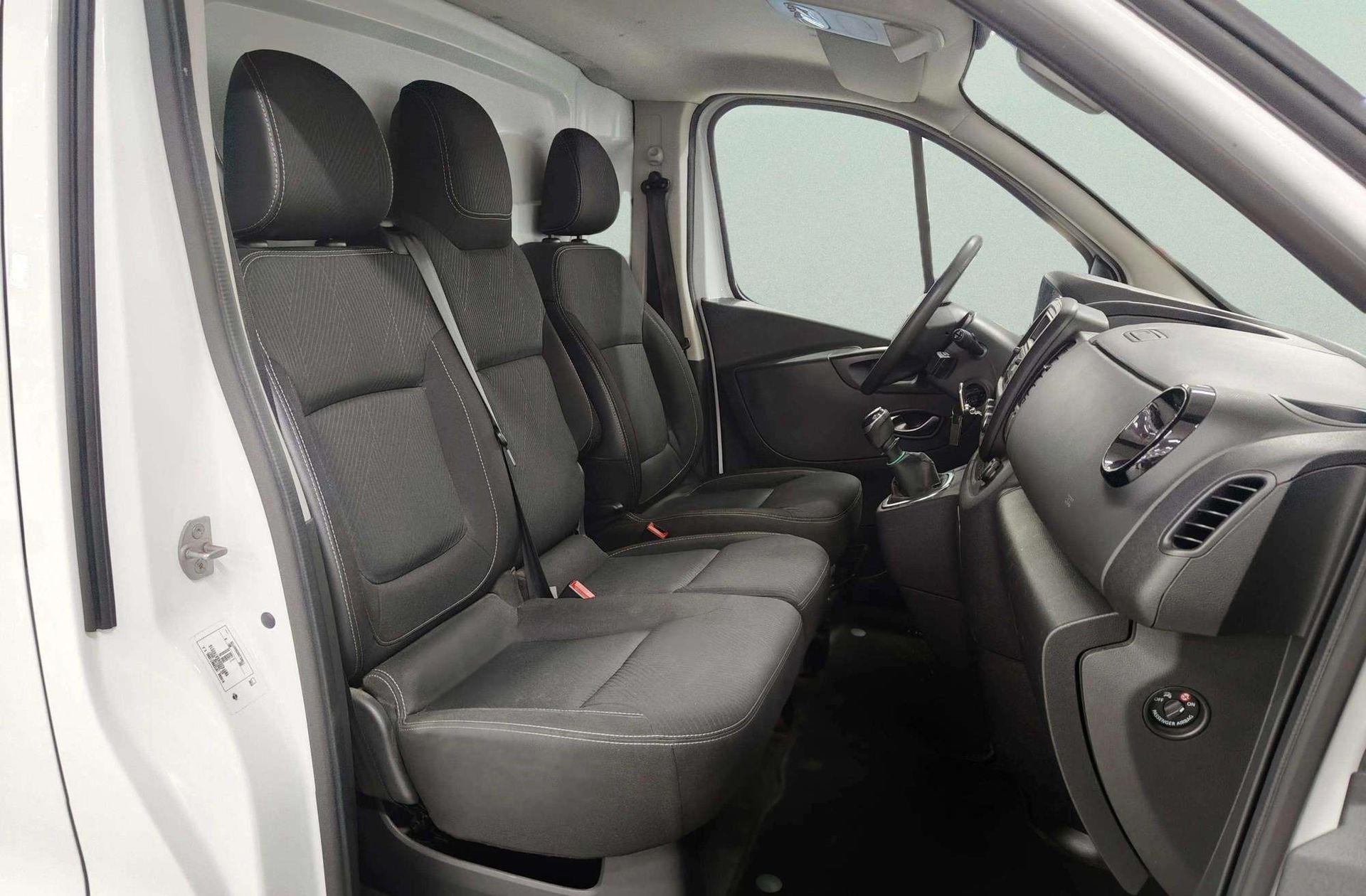 Nissan NV300 Furgon 2.0 dCi Comfort L1H1 - foto 12