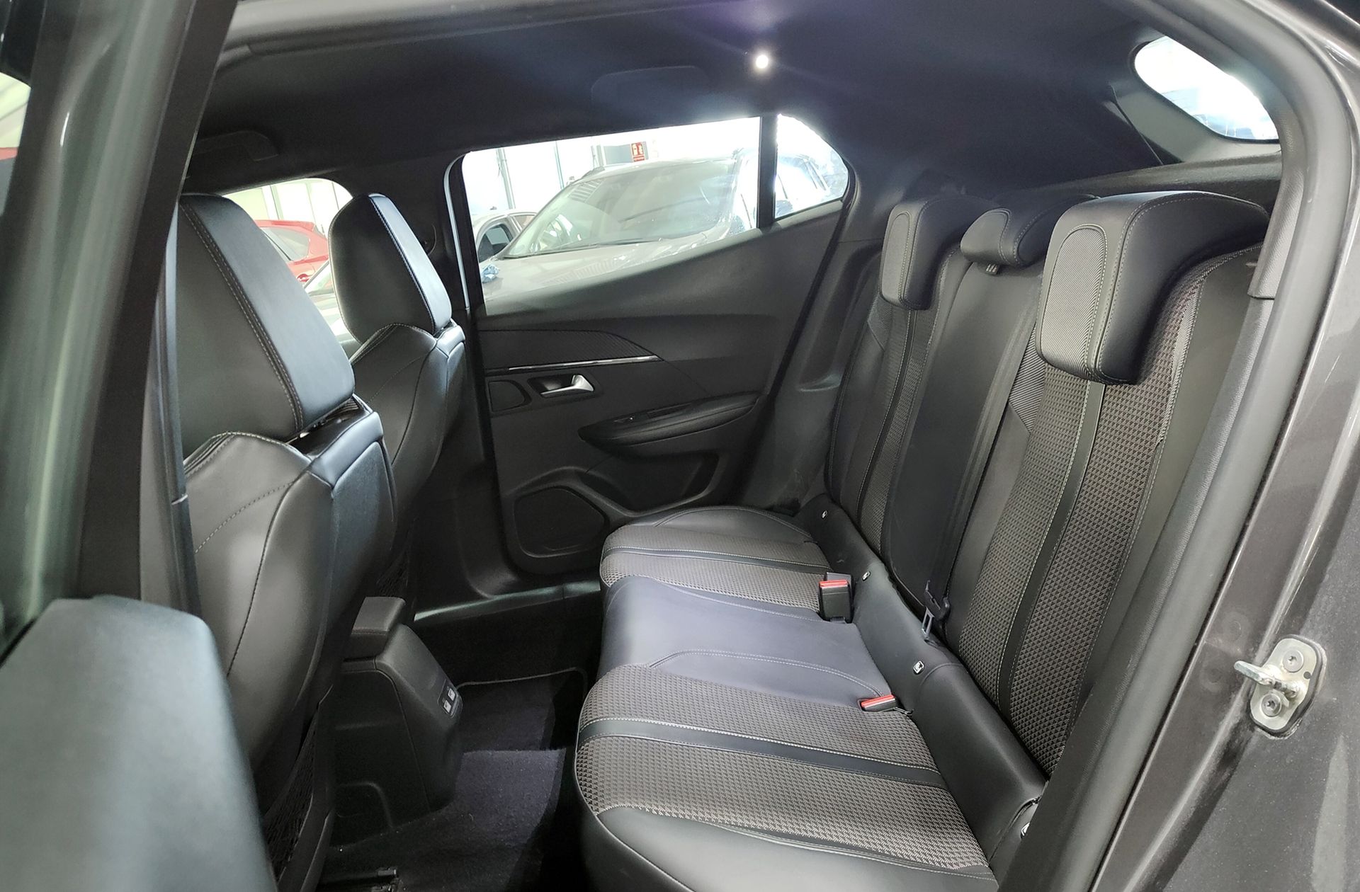 Peugeot 2008 PureTech 130 GT - foto 13