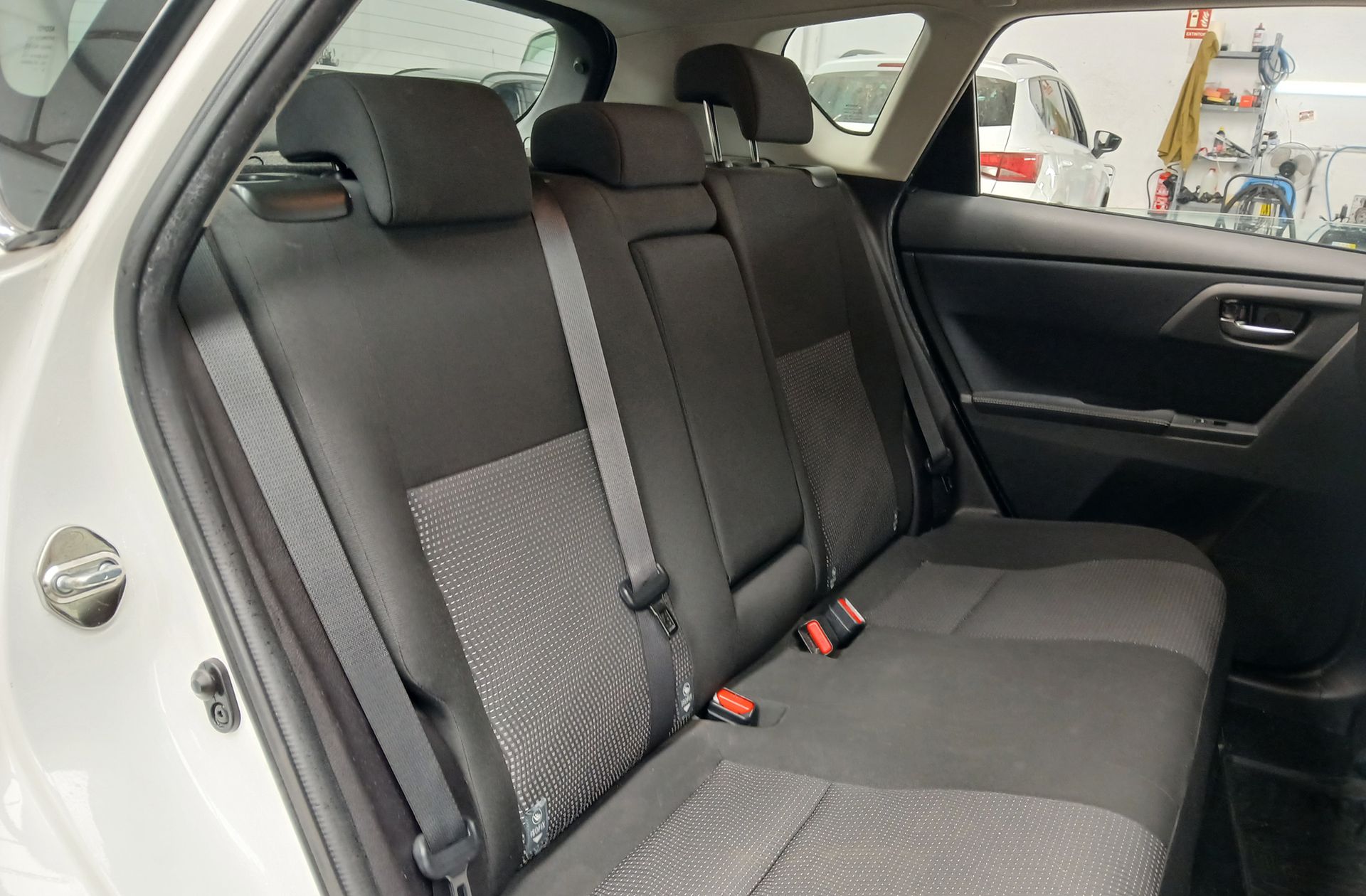 Toyota Auris 1.8 Hybrid Active - foto 14