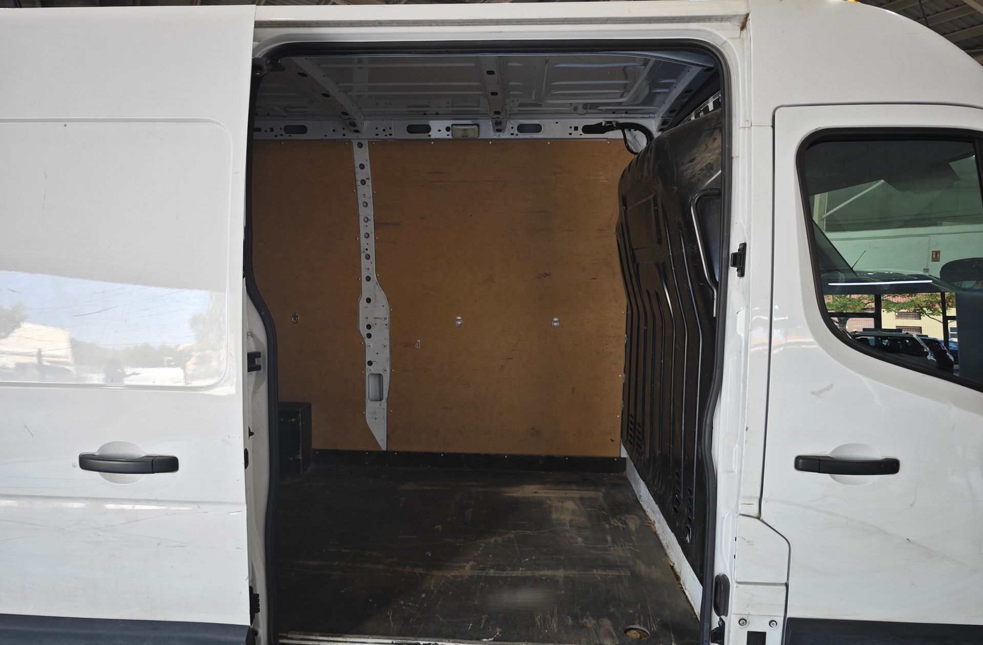 Nissan Interstar 2.3 dCi L2H2 3,5T FWD GO - foto 12