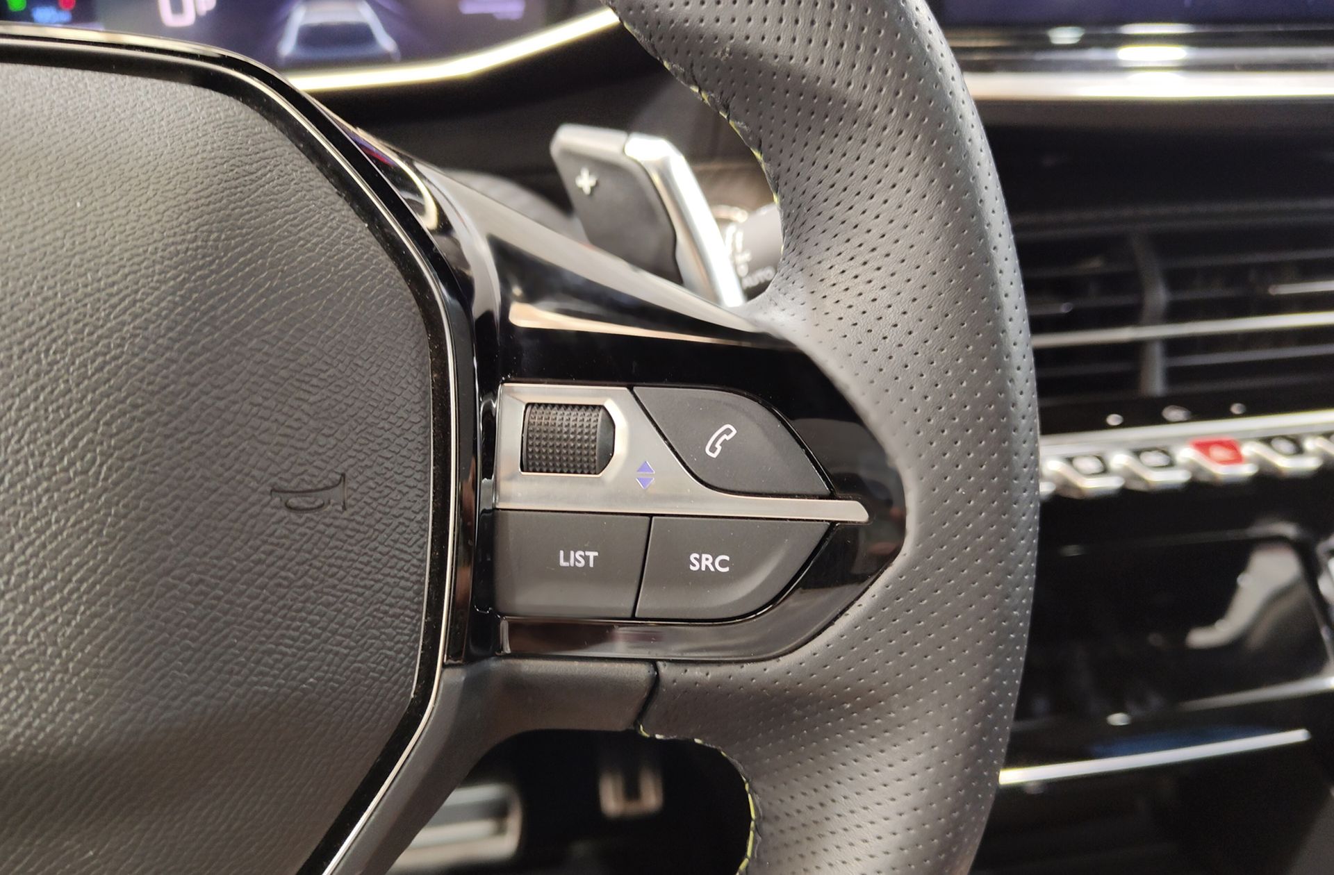 Peugeot 208 GT Hybrid eDCS6 - foto 29