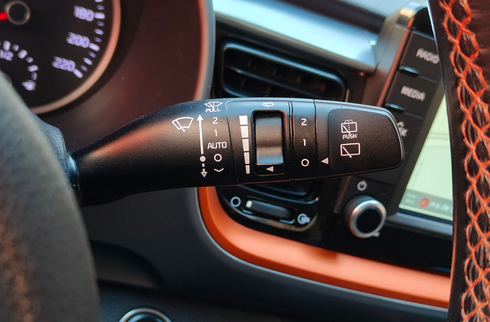Kia Stonic 1.6 CRDi VGT Eco-Dynamic Tech - foto 27