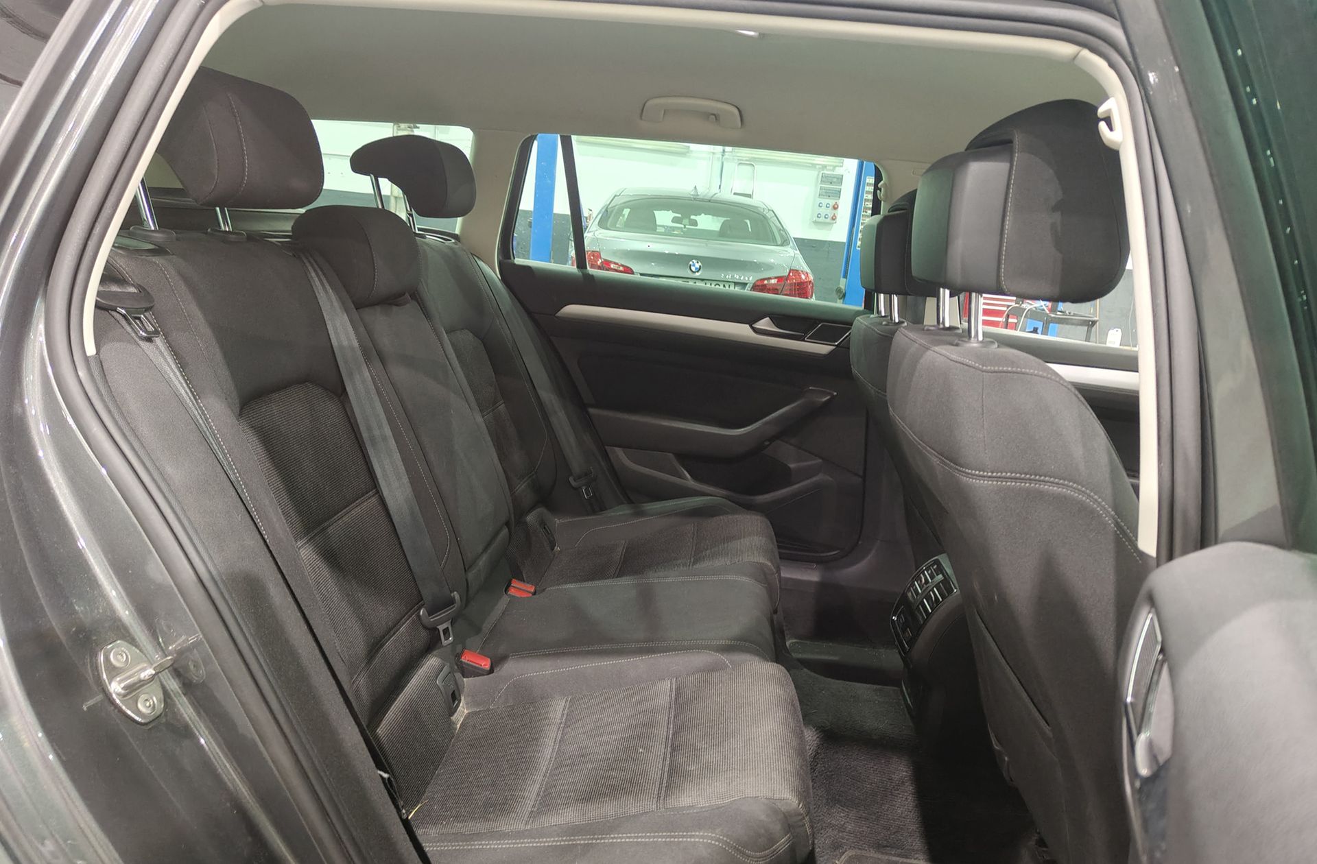 Volkswagen Passat Variant Advance 1.6 TDI BMT - foto 17