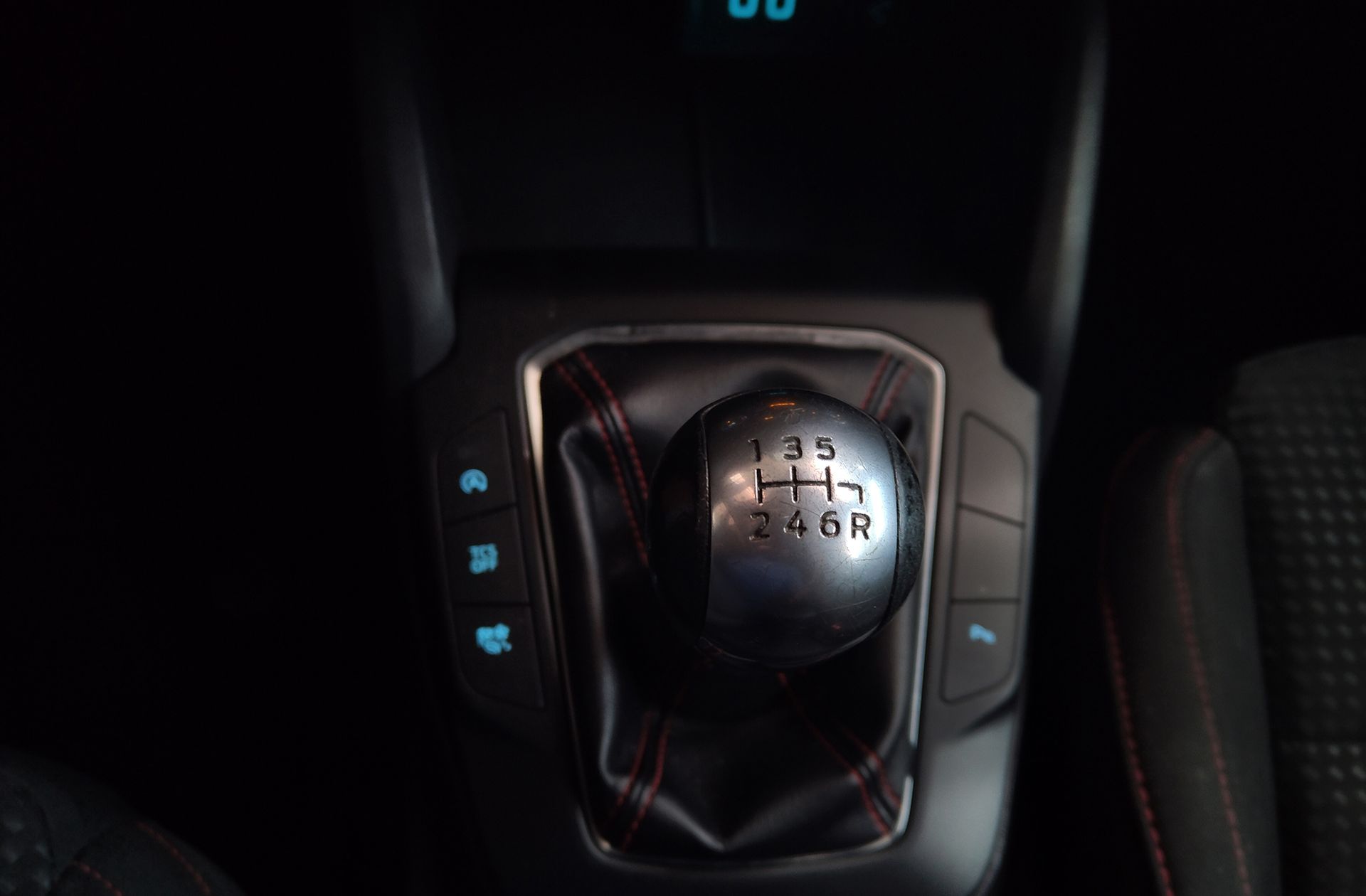 Ford Focus 1.0 EcoBoost MHEV ST-Line X - foto 5