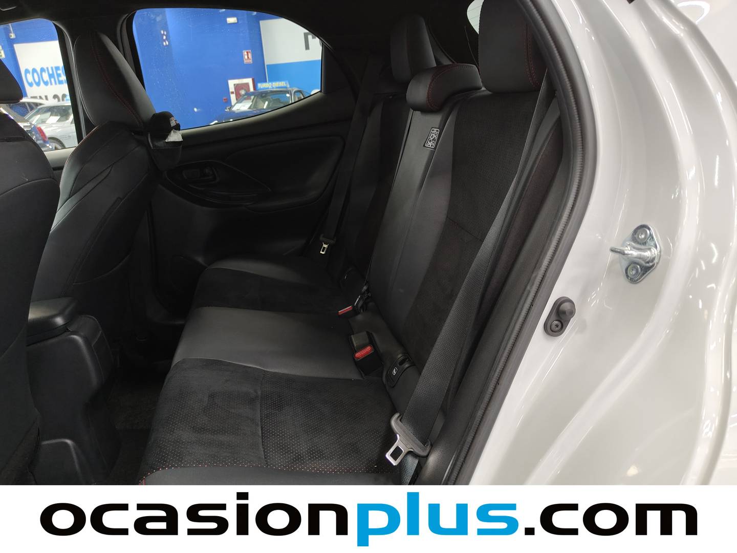 Foto asientos traseros Toyota Yaris Toyota Yaris 130H GR Sport Plus (130 CV)