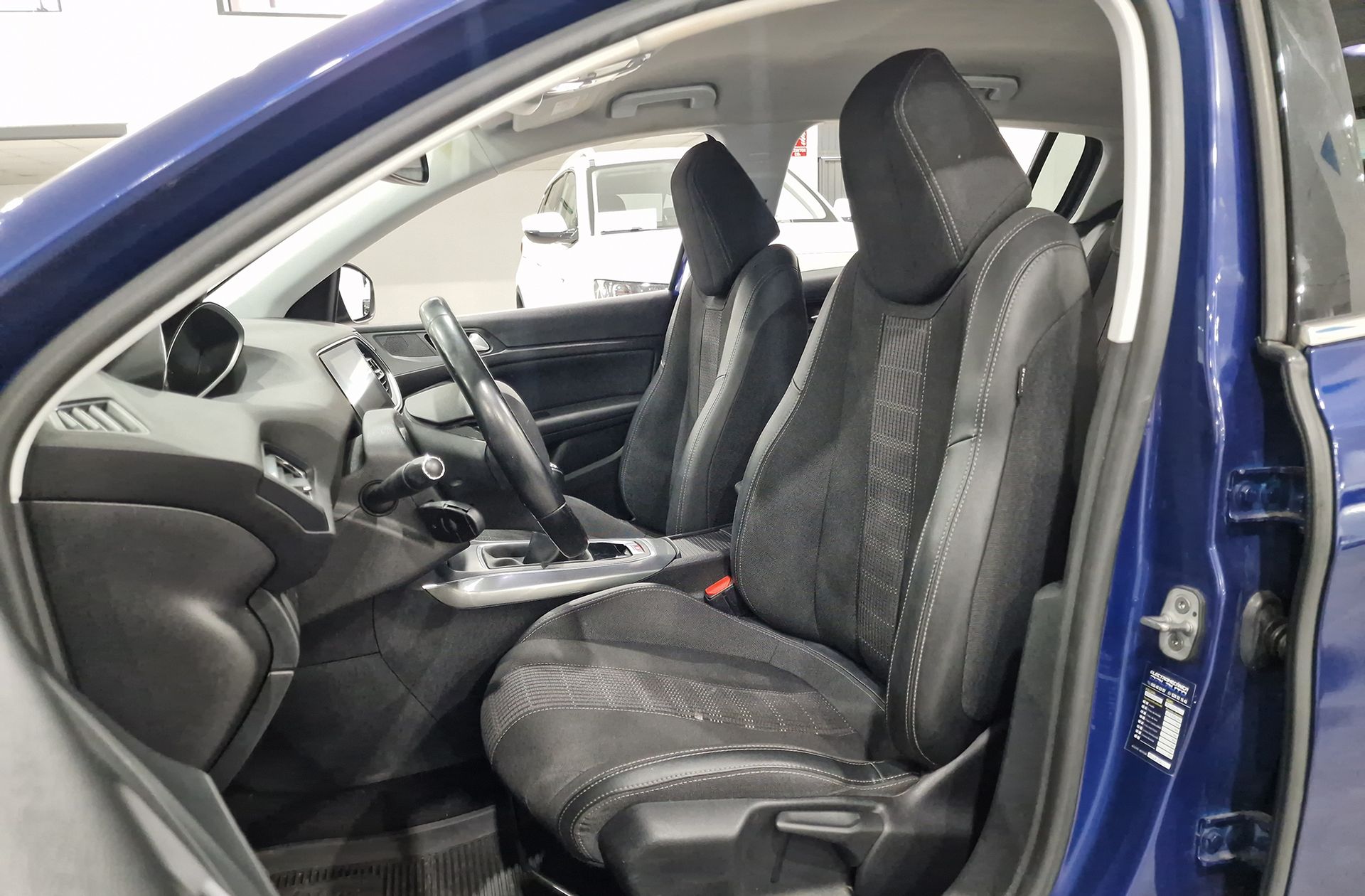 Peugeot 308 BlueHDi 130 Allure - foto 13