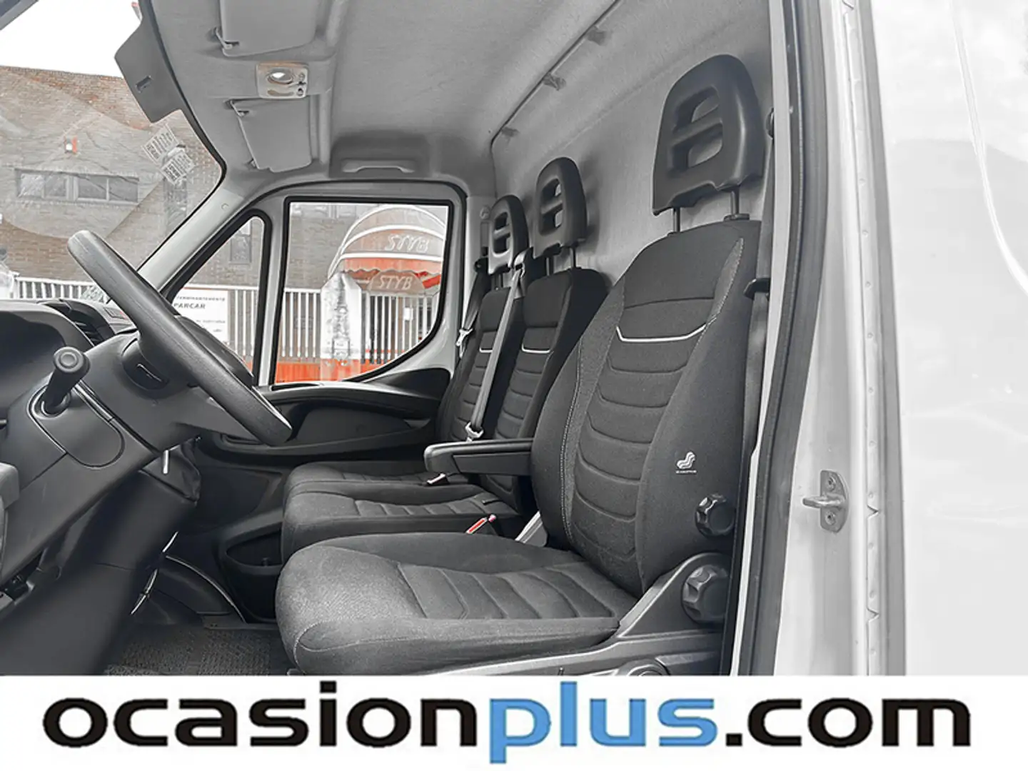 Foto Iveco Daily Iveco Daily Furgon 35S 16H V 3520/H2 Auto (156 CV)
