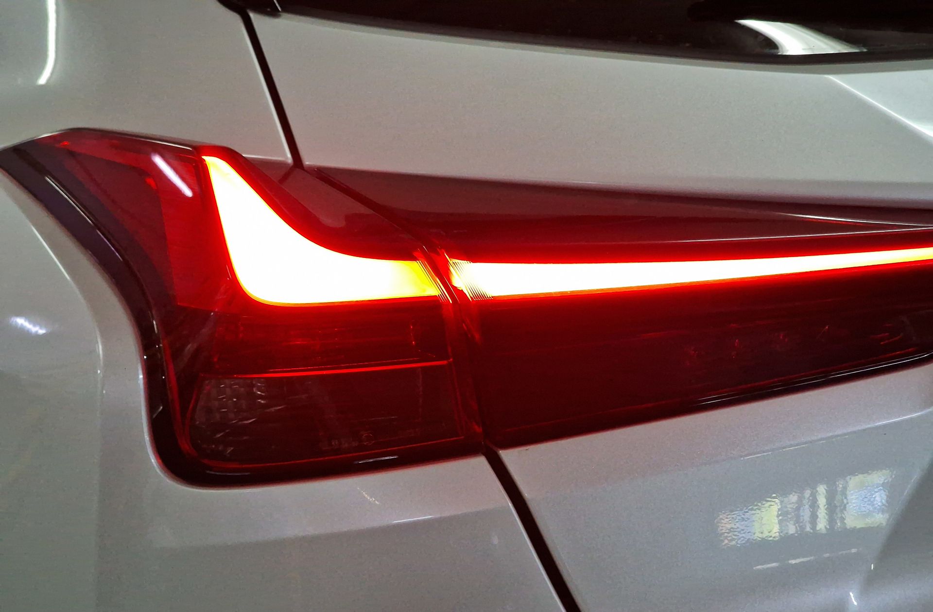 Lexus UX 250h Business 2WD - foto 16