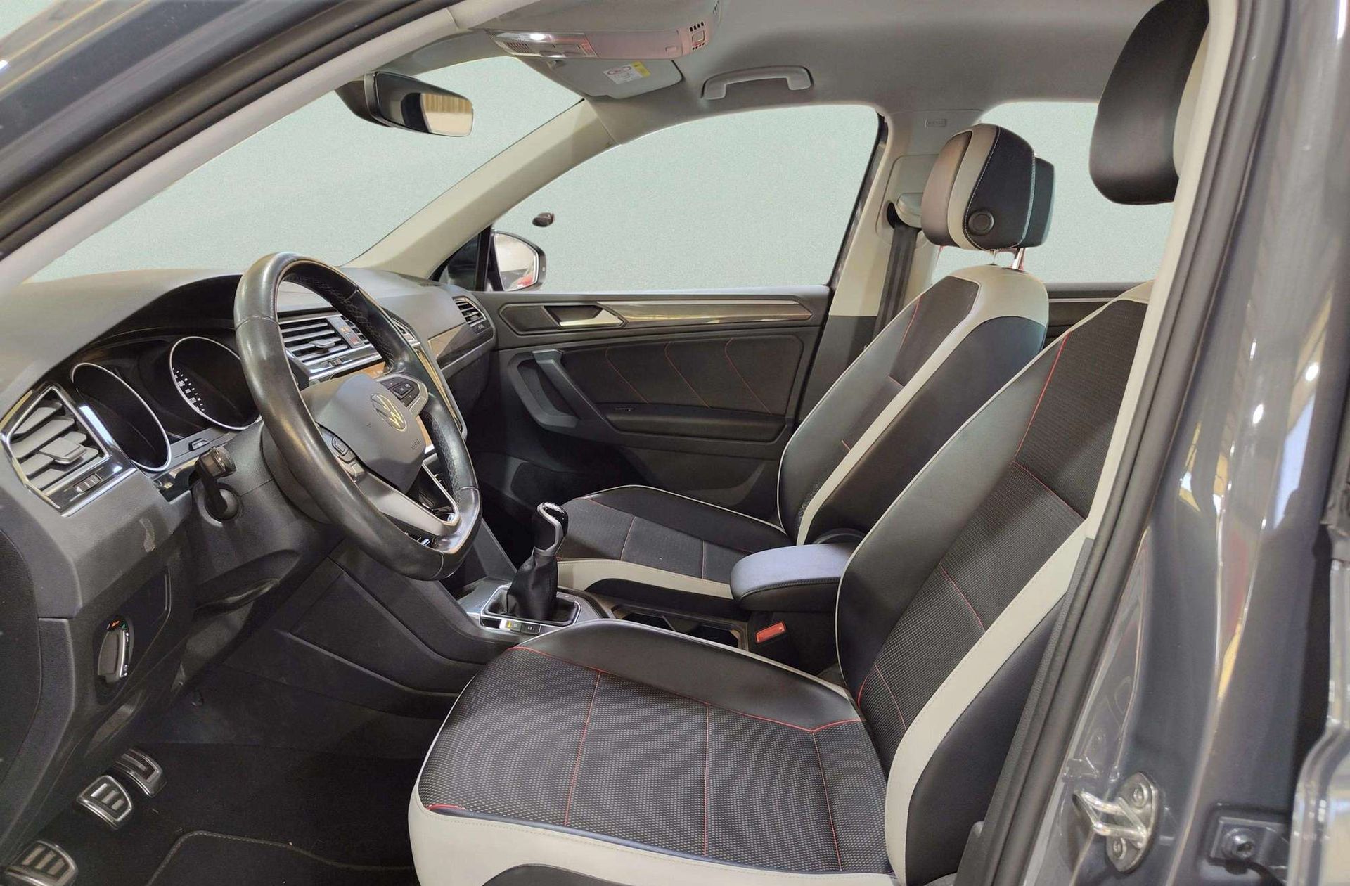 Volkswagen Tiguan Urban Sport 1.5 TSI - foto 11
