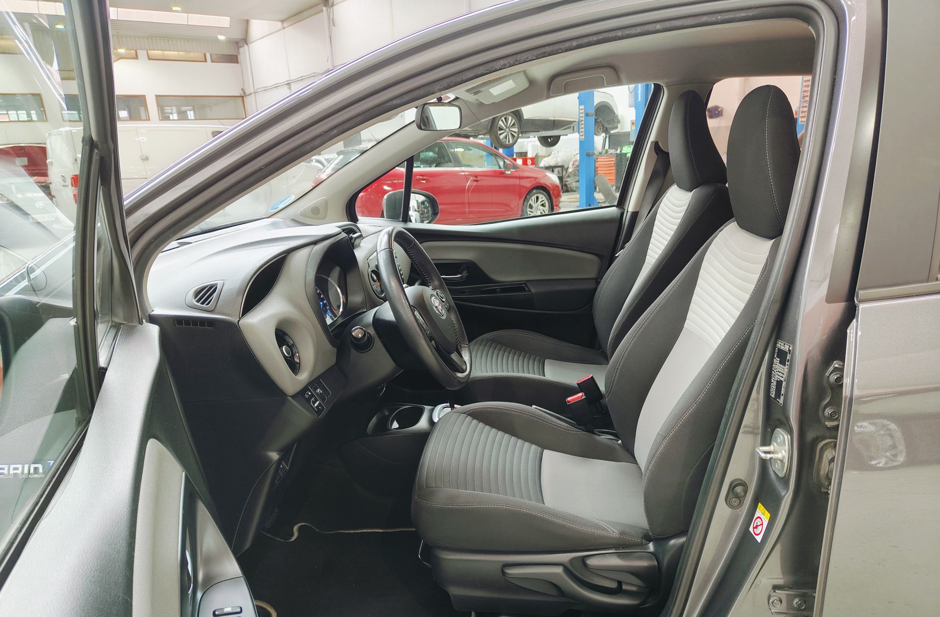 Toyota Yaris 1.5 Hybrid Active - foto 11