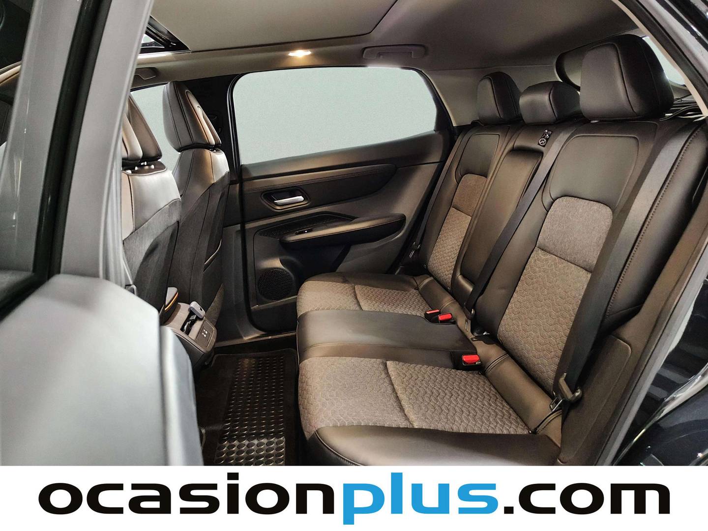 Foto asientos traseros Nissan Ariya NISSAN Ariya 5p 63 kWh 4x2 Advance CAR. 22kW