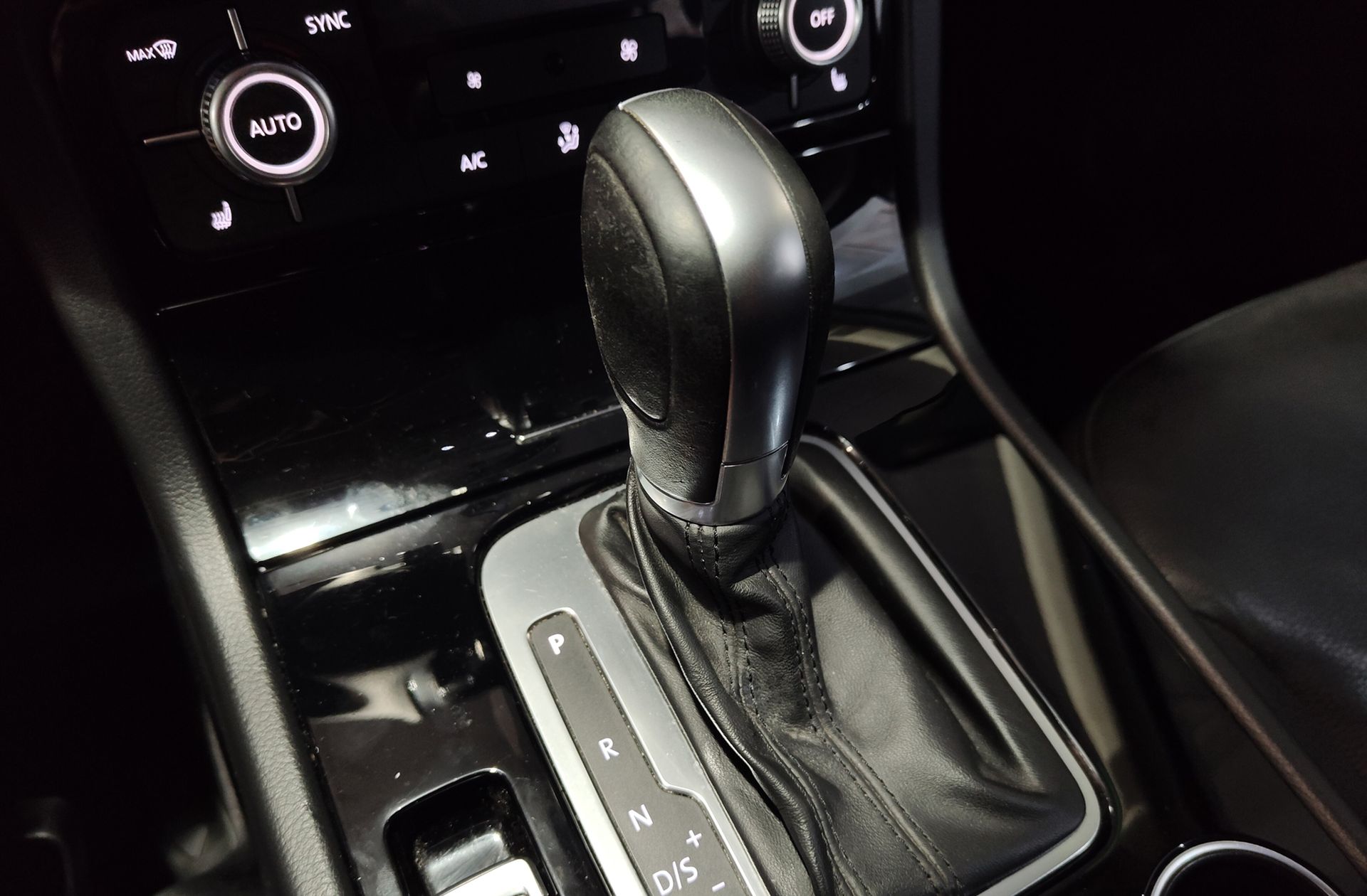 Volkswagen Touareg 3.0 TDI V6 BMT Tiptronic - foto 5