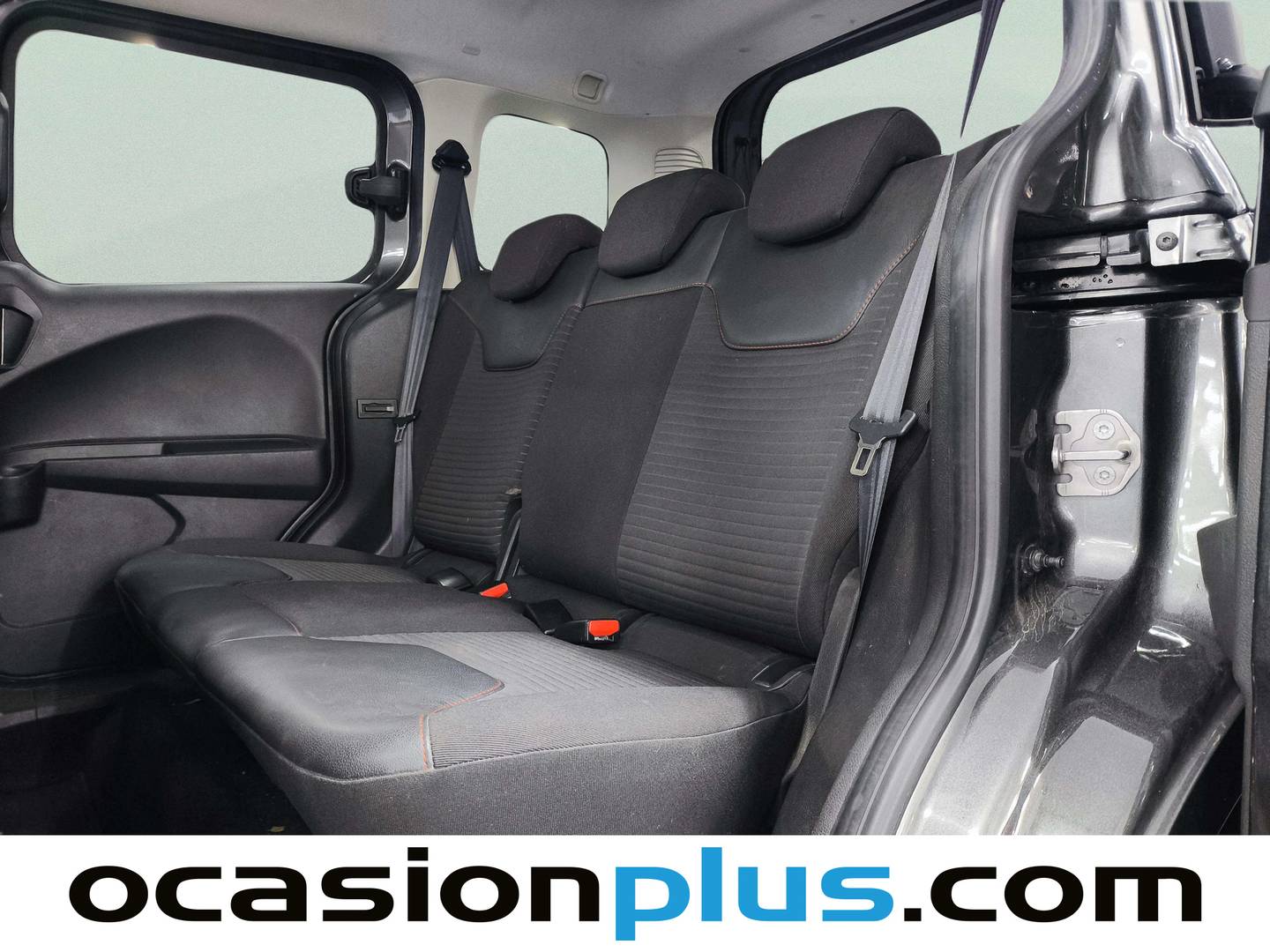 Foto asientos traseros Ford Tourneo Courier Ford Tourneo Courier 1.5 TDCi Sport (100 CV)