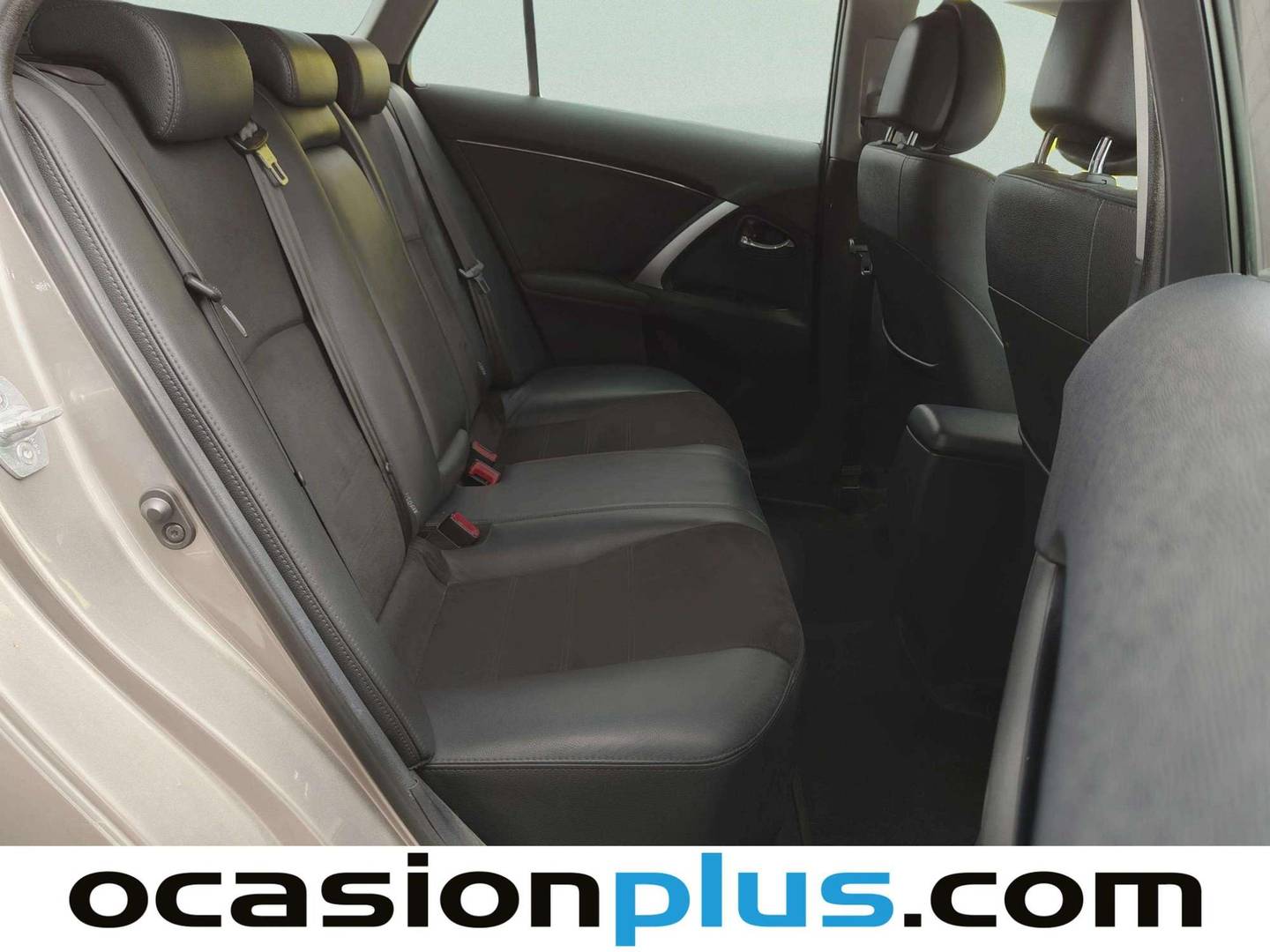 Foto asientos traseros Toyota Avensis Toyota Avensis 120D Cross Sport Advance (124 CV)