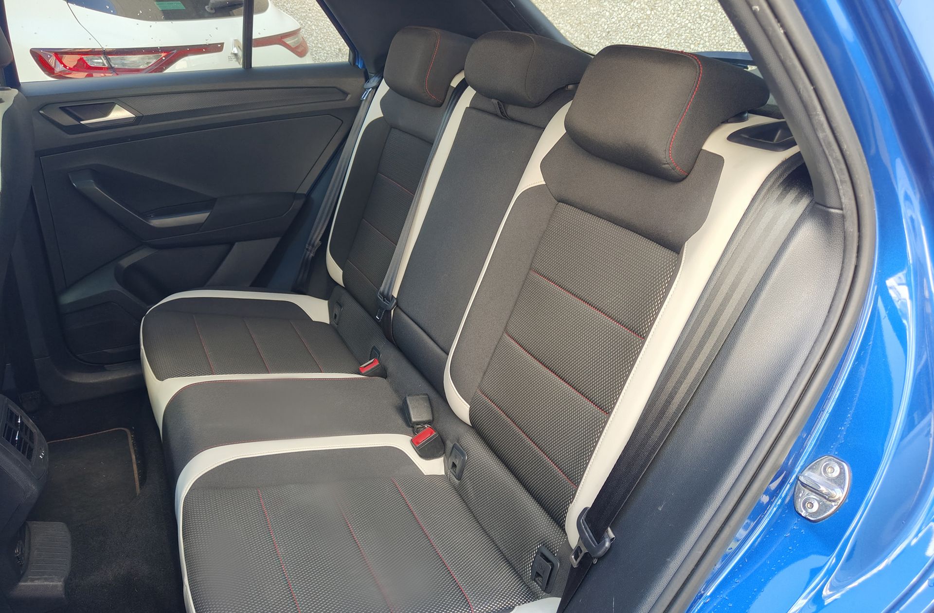 Volkswagen T-Roc Sport 1.5 TSI DSG - foto 12