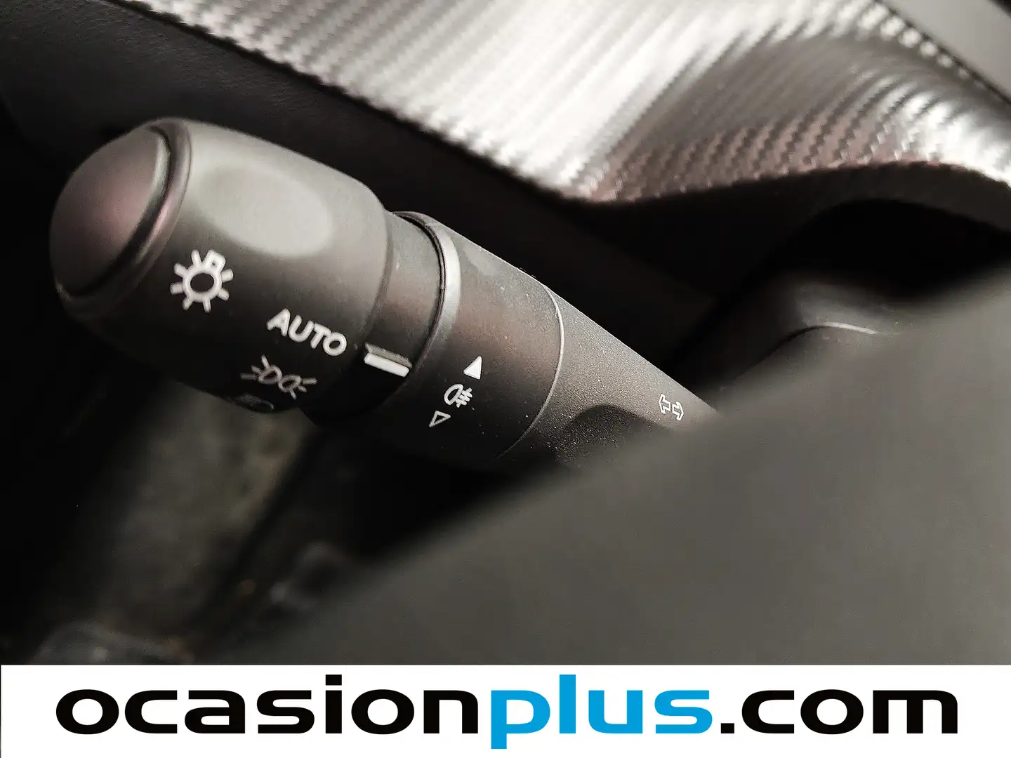 Foto Peugeot 2008 Peugeot 2008 Allure Hybrid eDCS6 (145 CV)