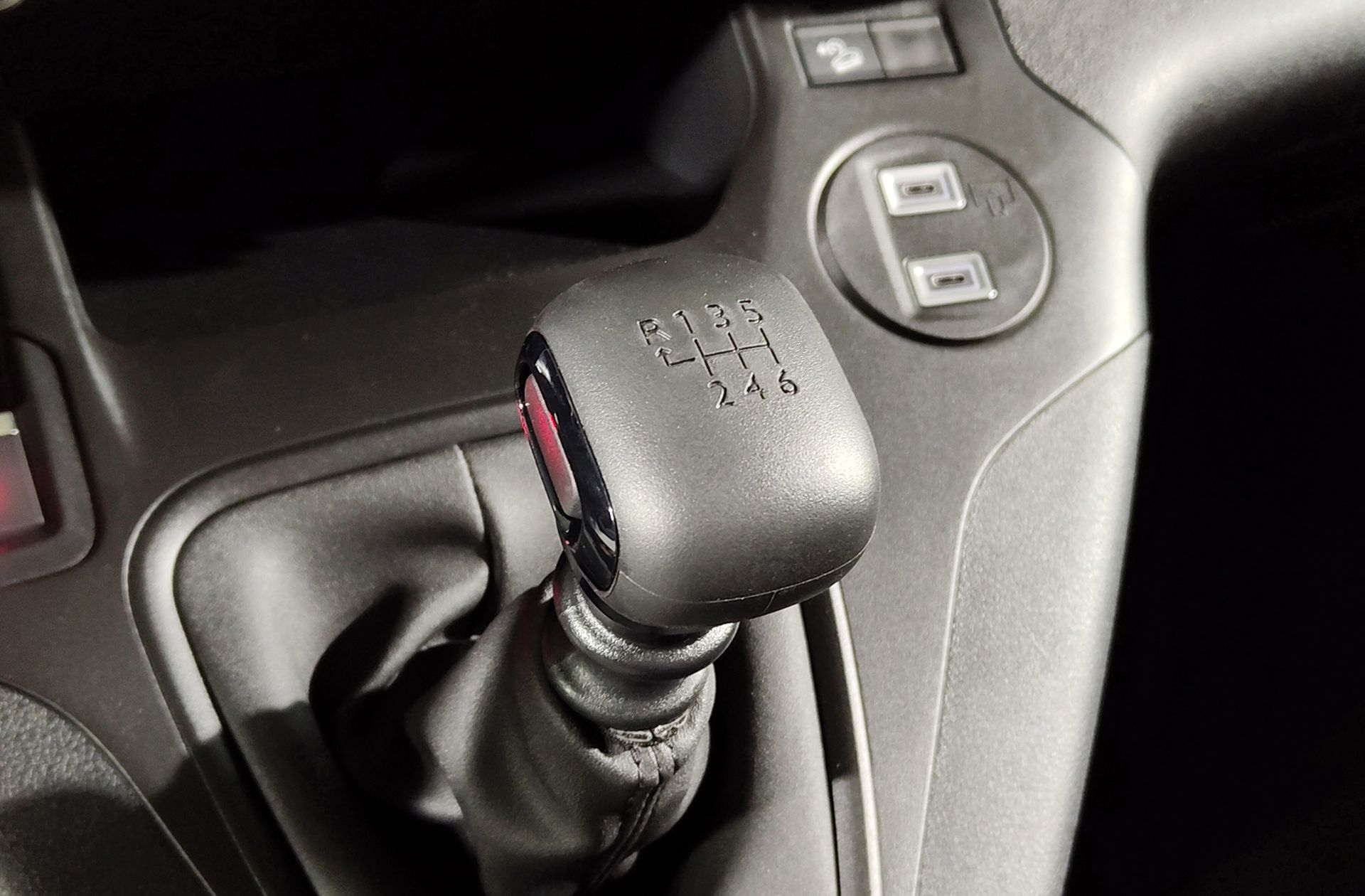 Fiat Doblò Furgón BlueHDi 100 M - foto 5