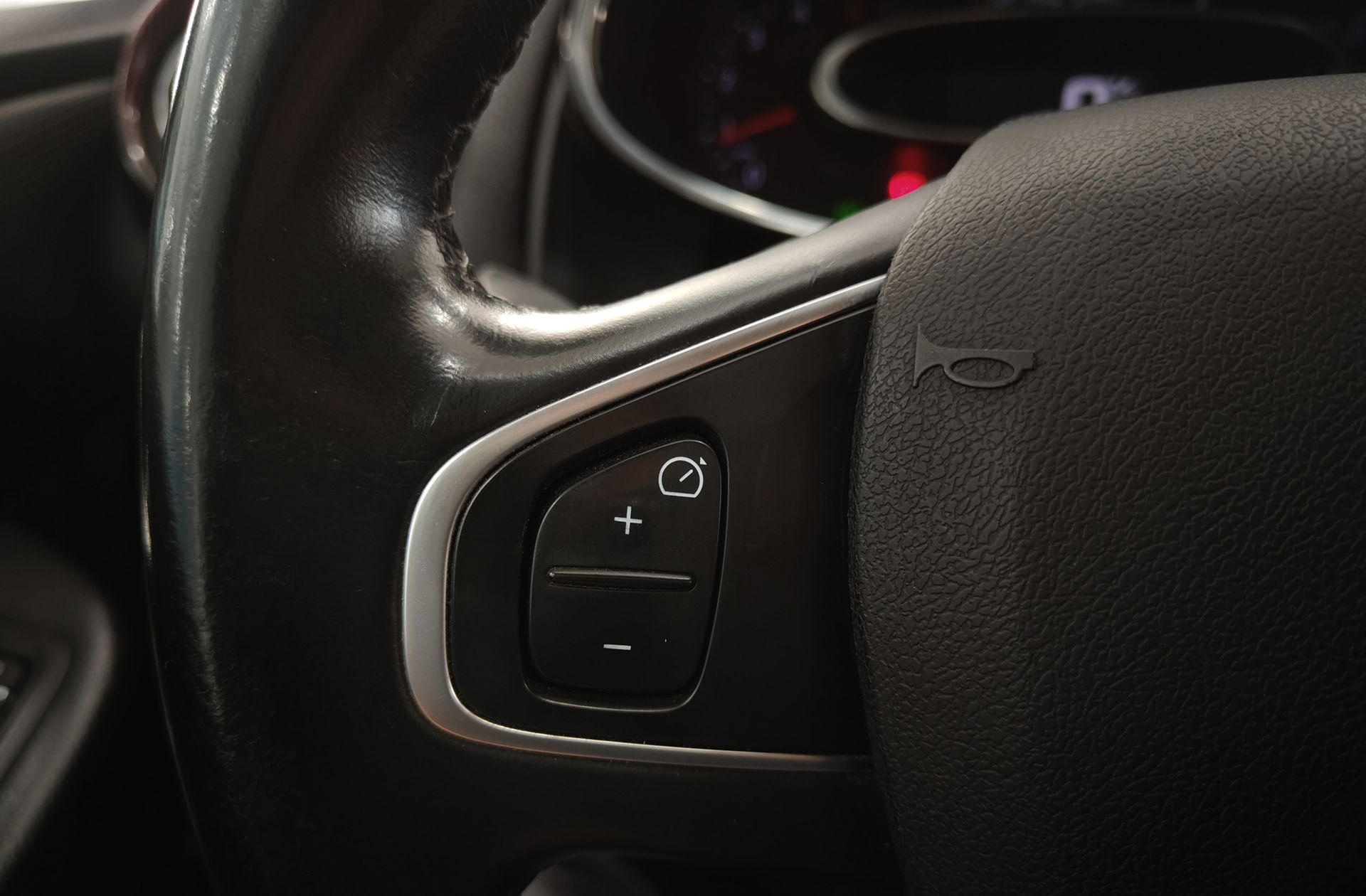 Renault Clio dCi 90 Wolfnoir Energy EDC - foto 22