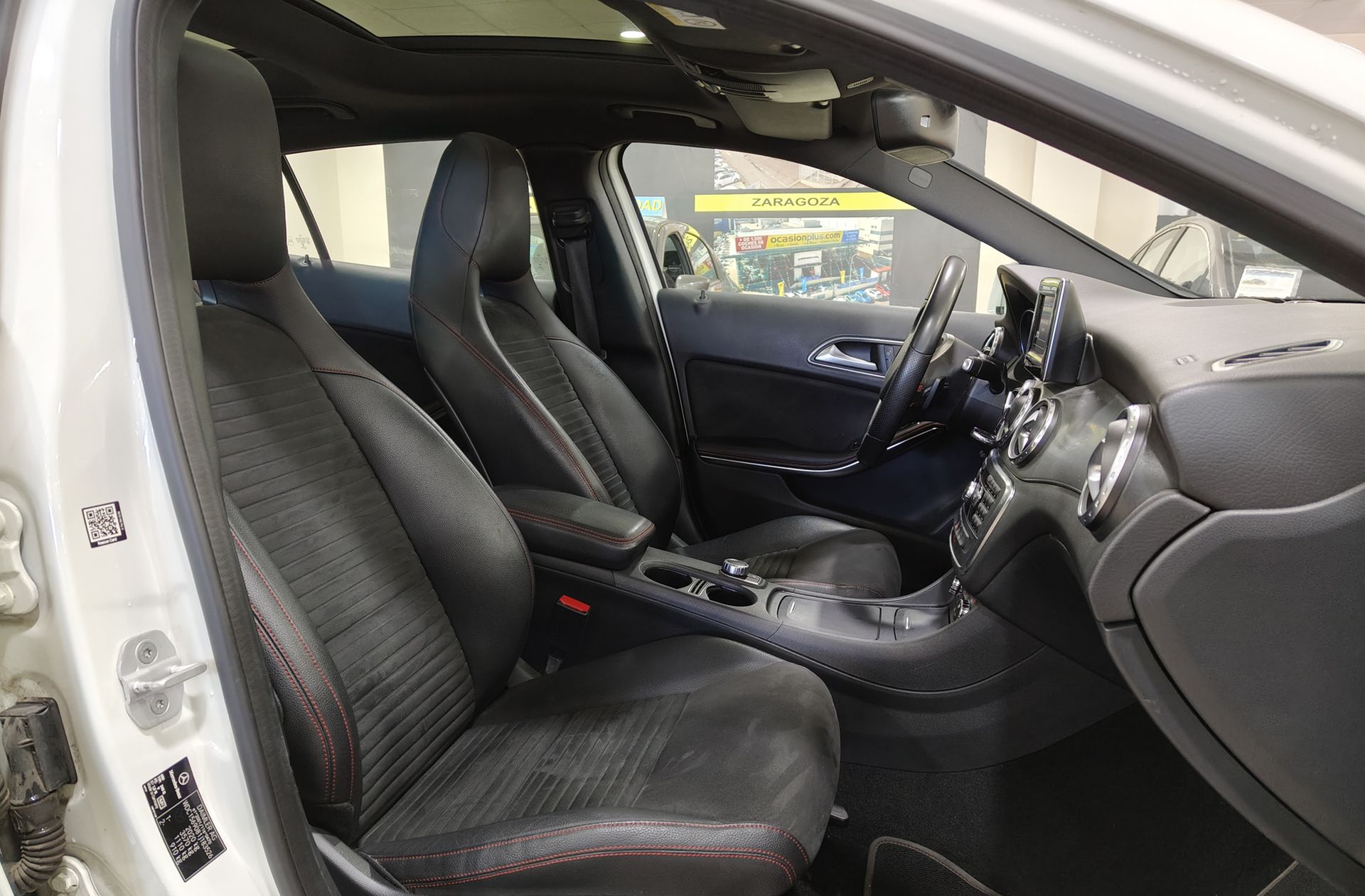 Mercedes-Benz GLA 200 d AMG Line - foto 19