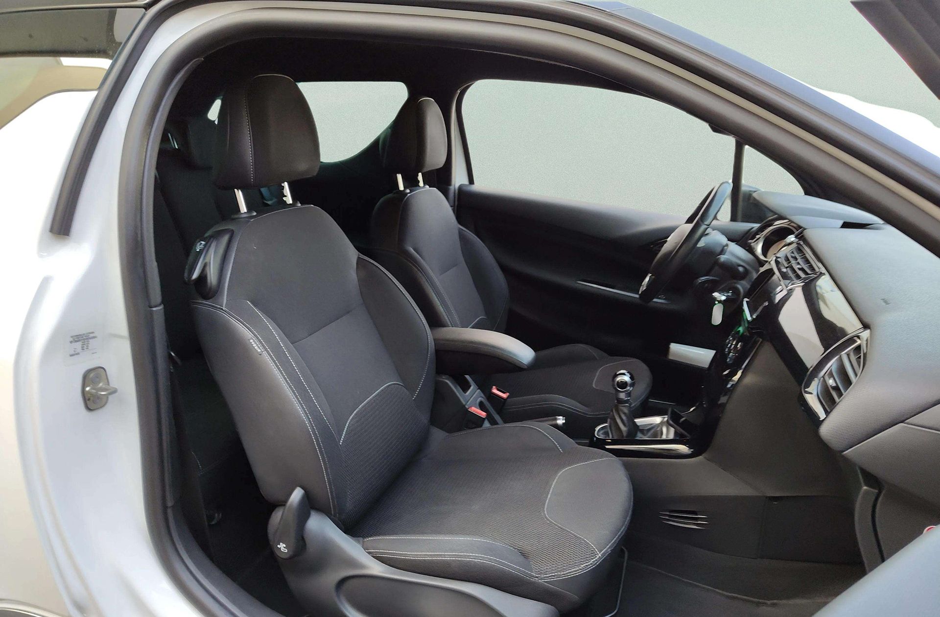 DS 3 BlueHDi 100 Style - foto 18