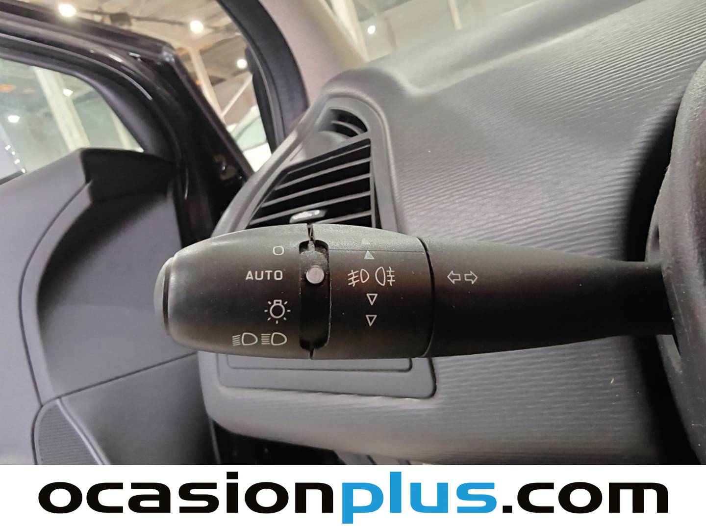 Equipamiento del Citroën C4 Citroën C4 1.6 THP Coupe VTS Plus (150 CV)