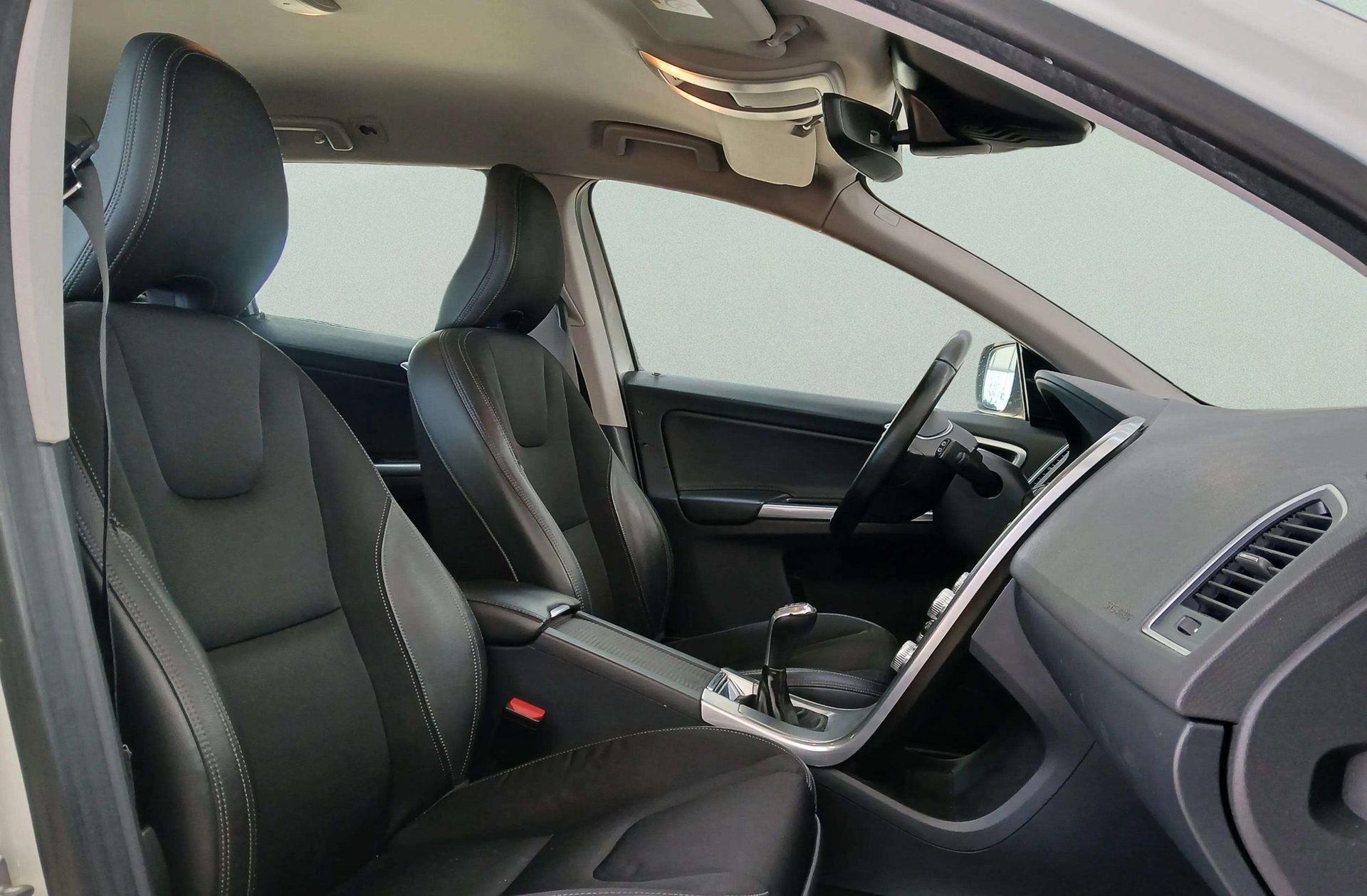 Volvo XC60 D4 Momentum - foto 16