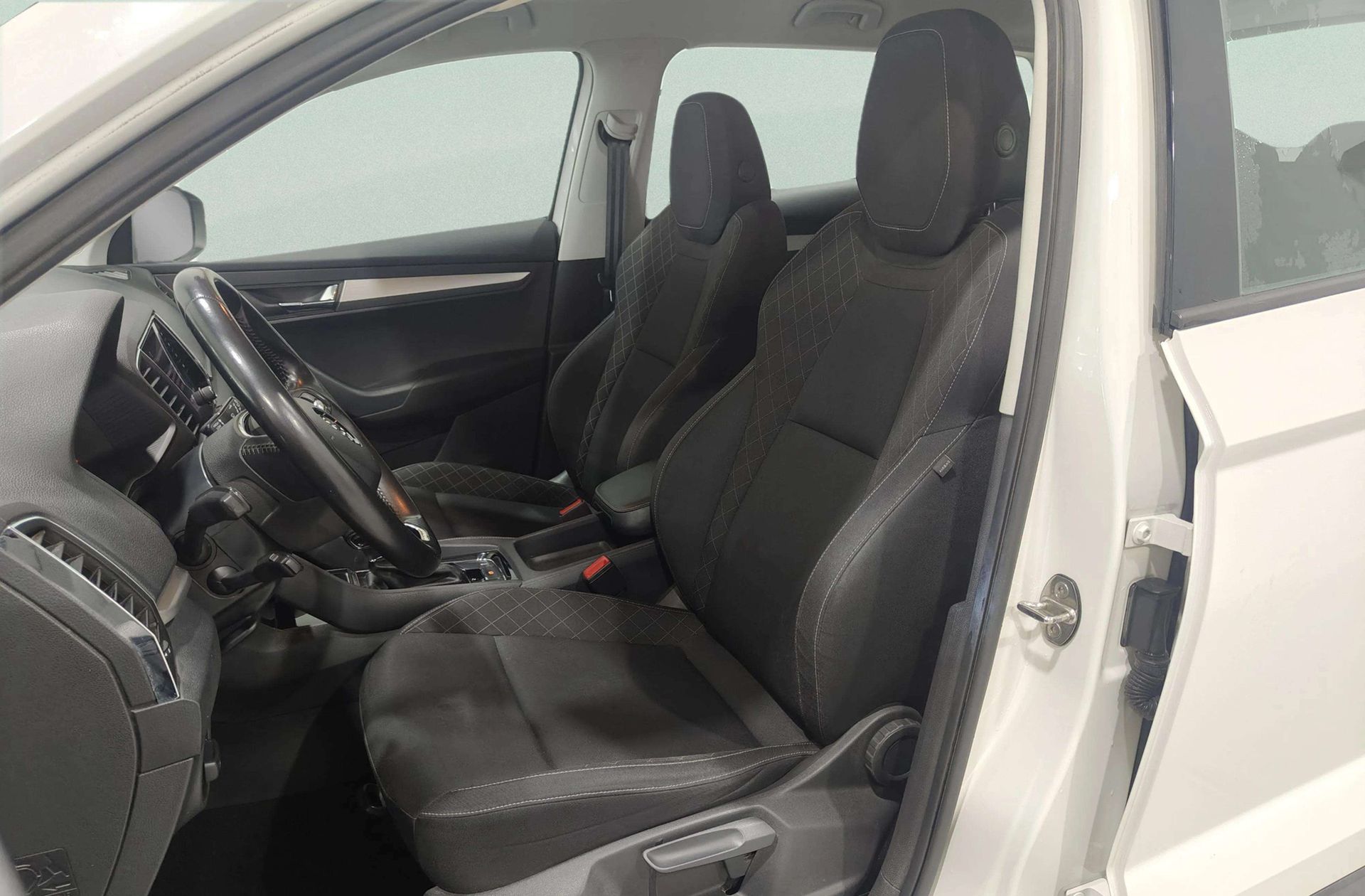 Škoda Karoq 2.0 TDI Ambition 4x4 DSG - foto 11