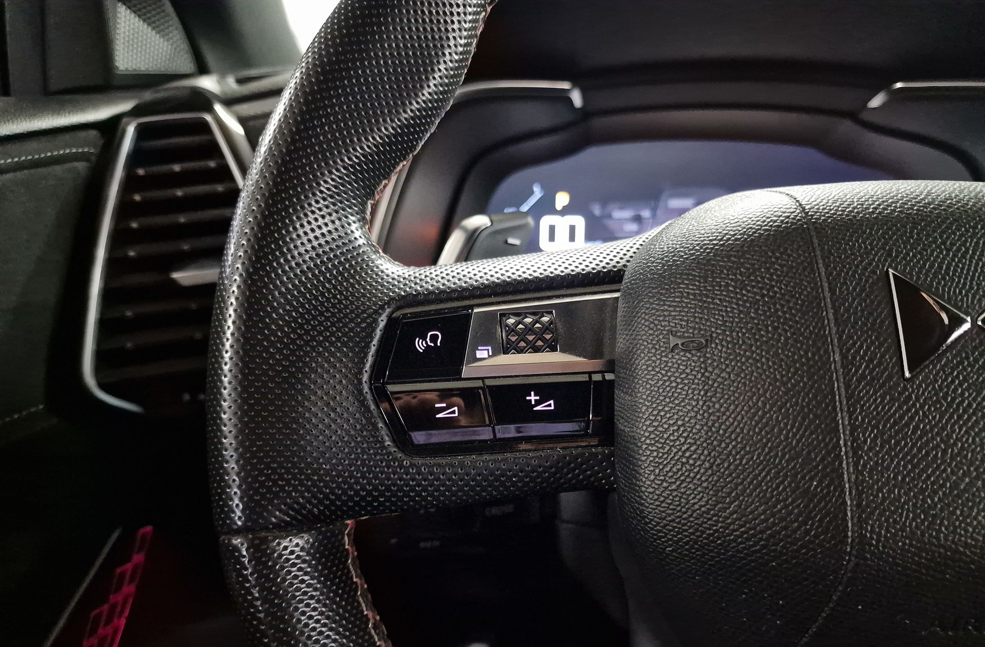 DS 7 Crossback PureTech 180 Performance Line - foto 28