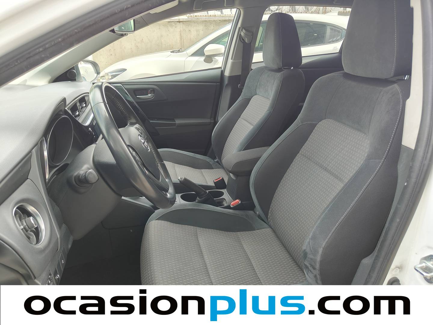 Foto asientos delanteros Toyota Auris Toyota Auris 140H Hybrid Feel! (136 CV)