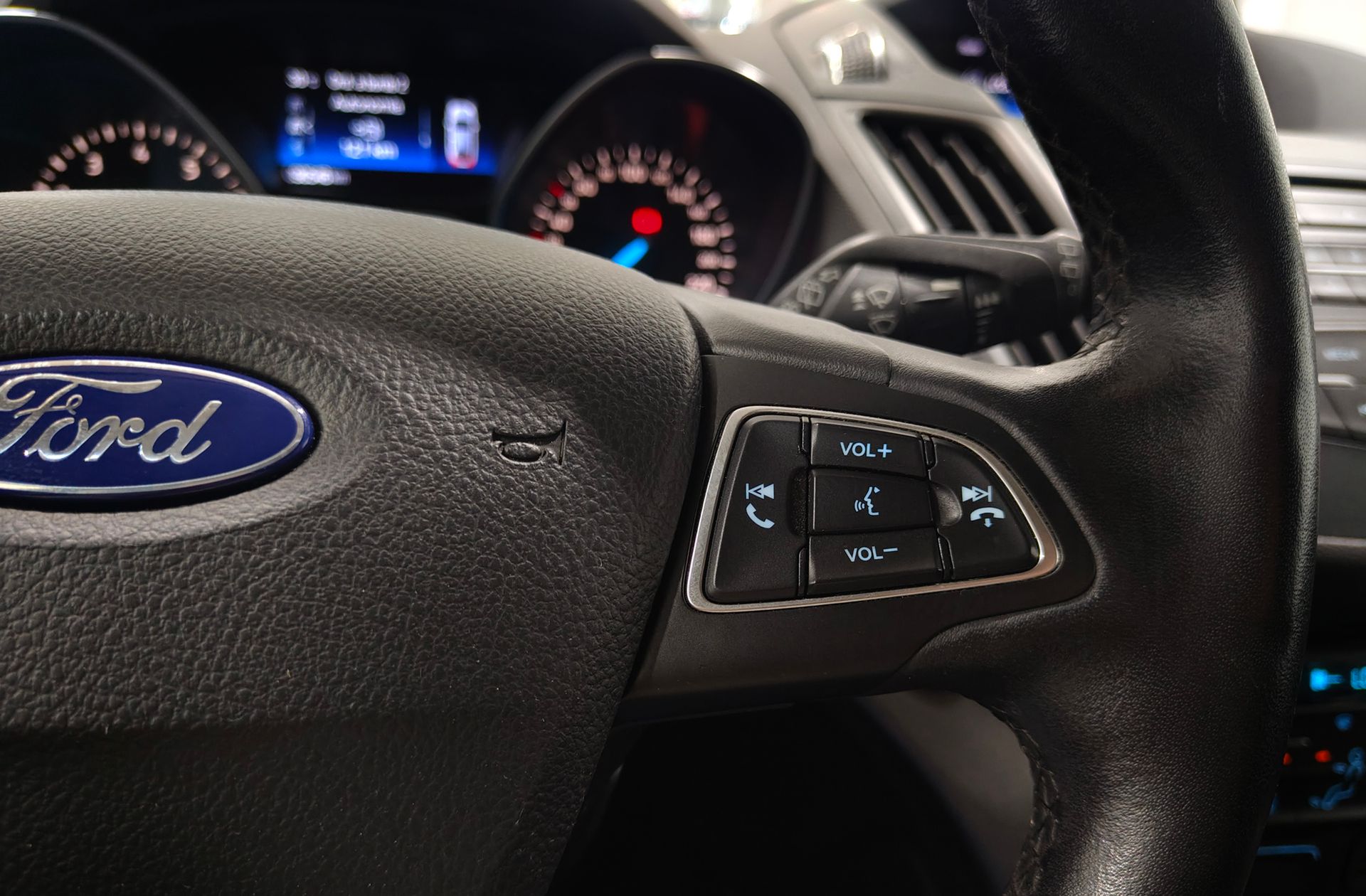 Ford Kuga 1.5 EcoBoost Trend 4x2 - foto 22