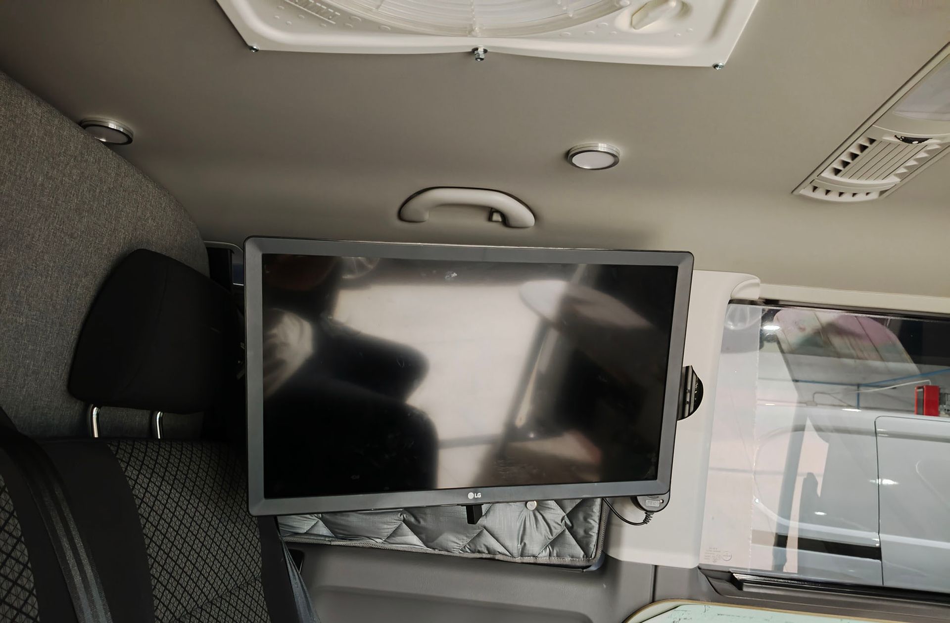 Volkswagen Caravelle Origin Batalla Corta 2.0 TDI BMT Camperizada - foto 11