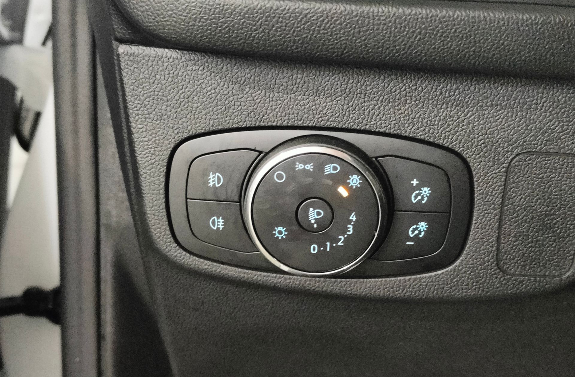 Ford Focus SportBreak 1.0 EcoBoost MHEV Active - foto 25