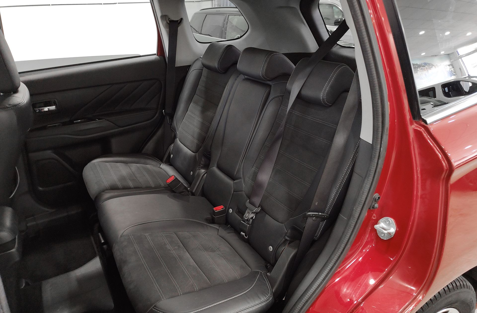 Mitsubishi Outlander 2.0 PHEV Kaiteki 4WD - foto 13