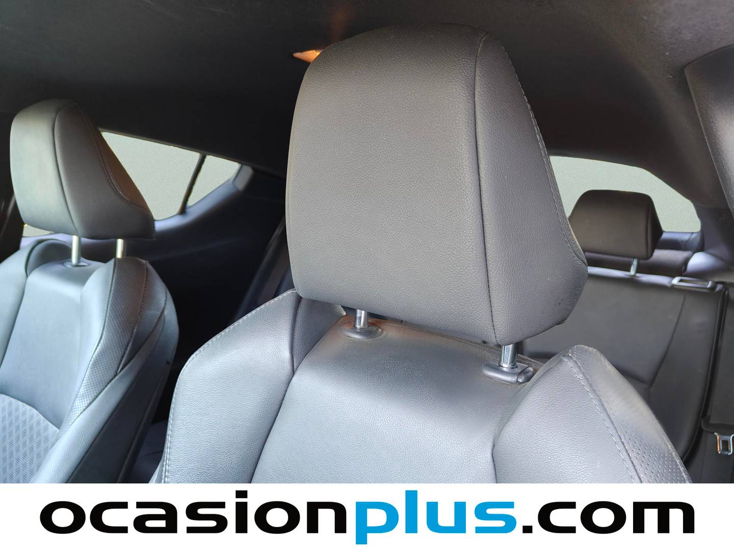 Extras y acabados del Toyota C-HR Toyota C-HR 180H Advance Luxury (184 CV)