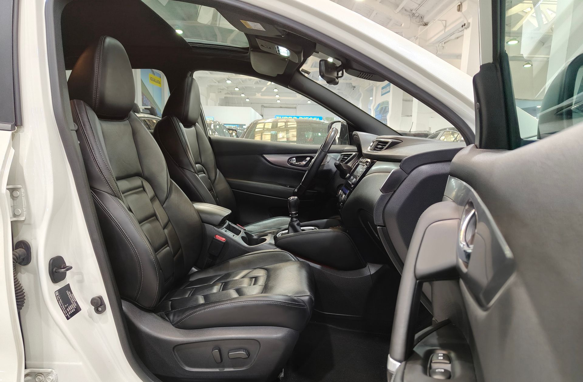 Nissan Qashqai dCi 150 Tekna+ - foto 25