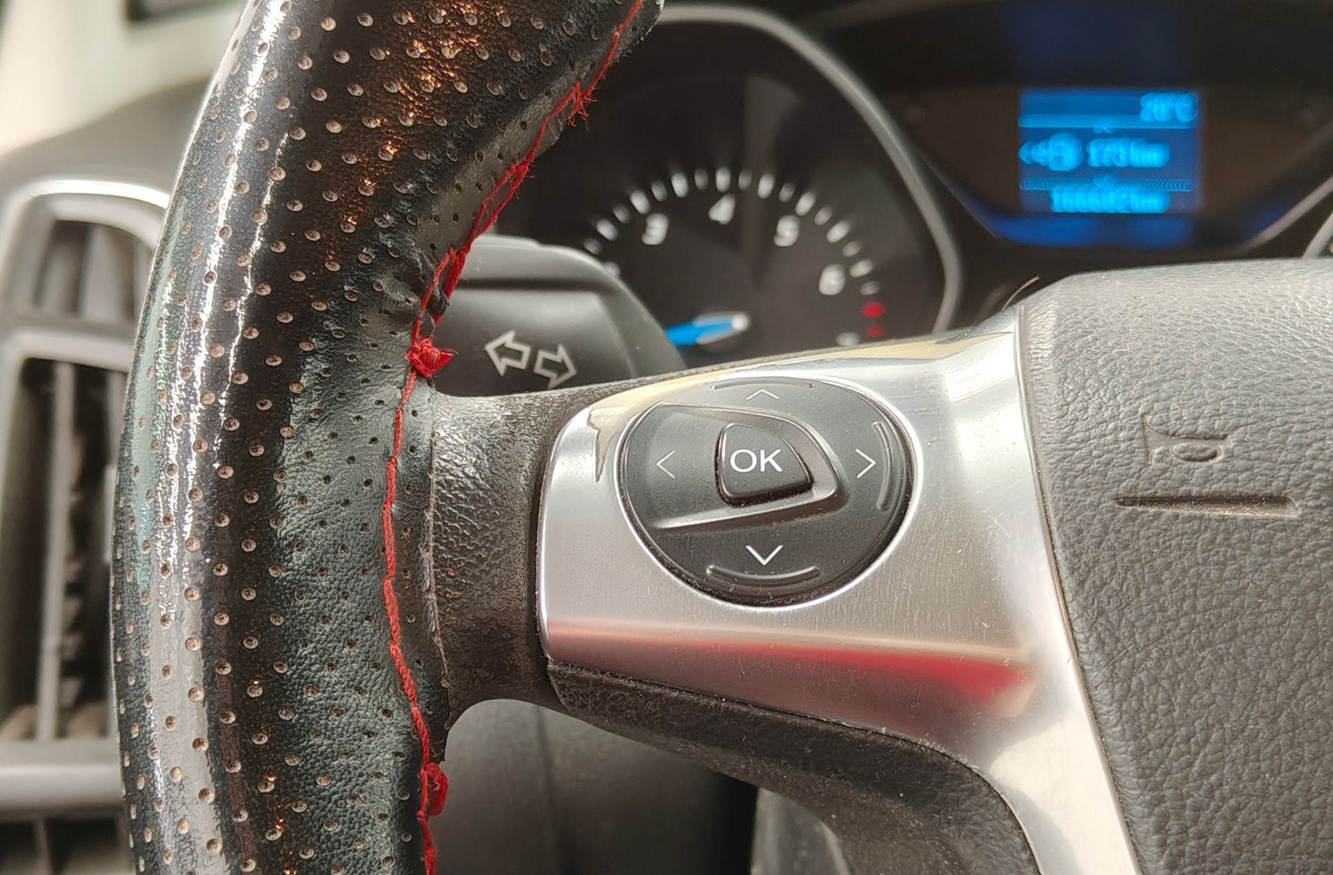 Ford Focus 1.0 EcoBoost Trend - foto 22