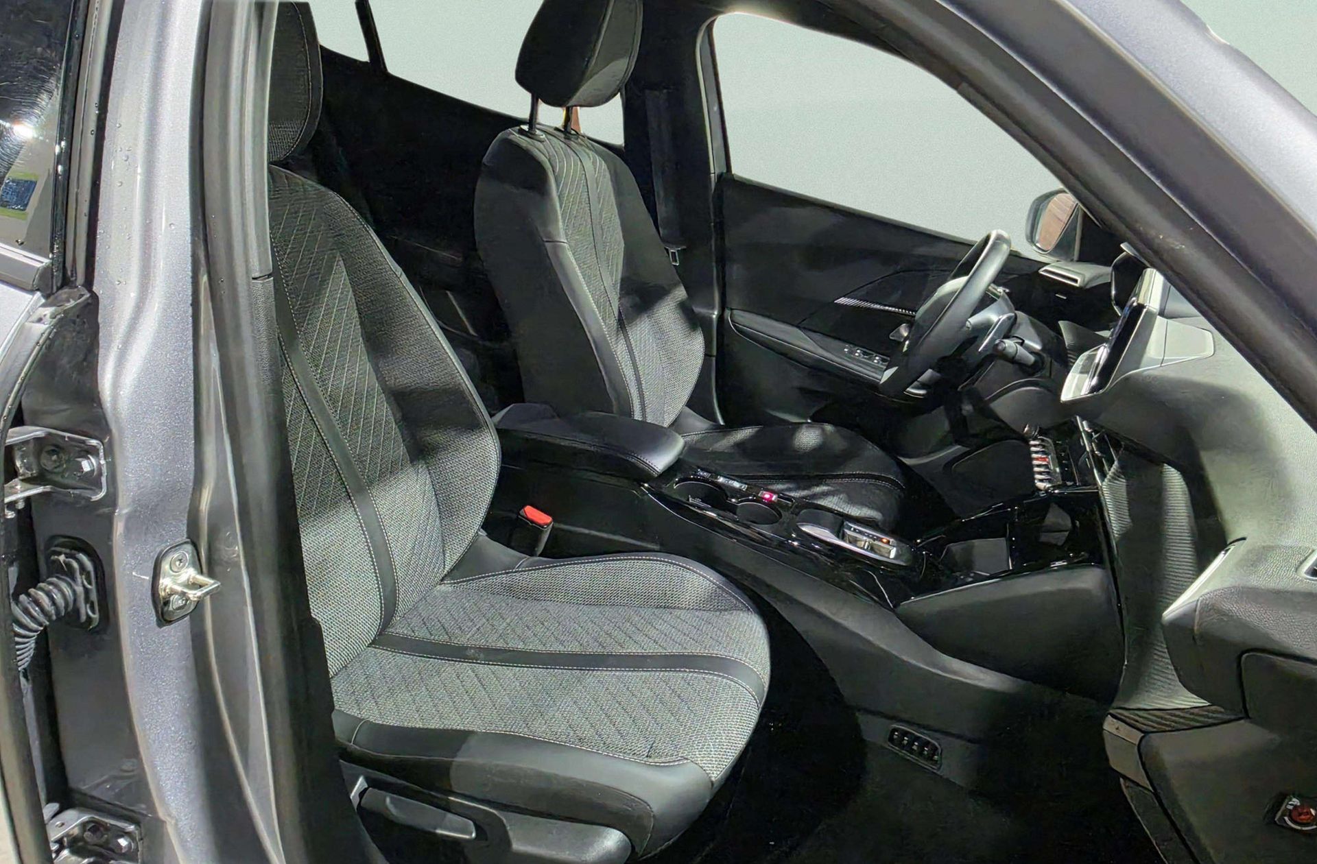 Peugeot 2008 Allure Hybrid eDCS6 - foto 20