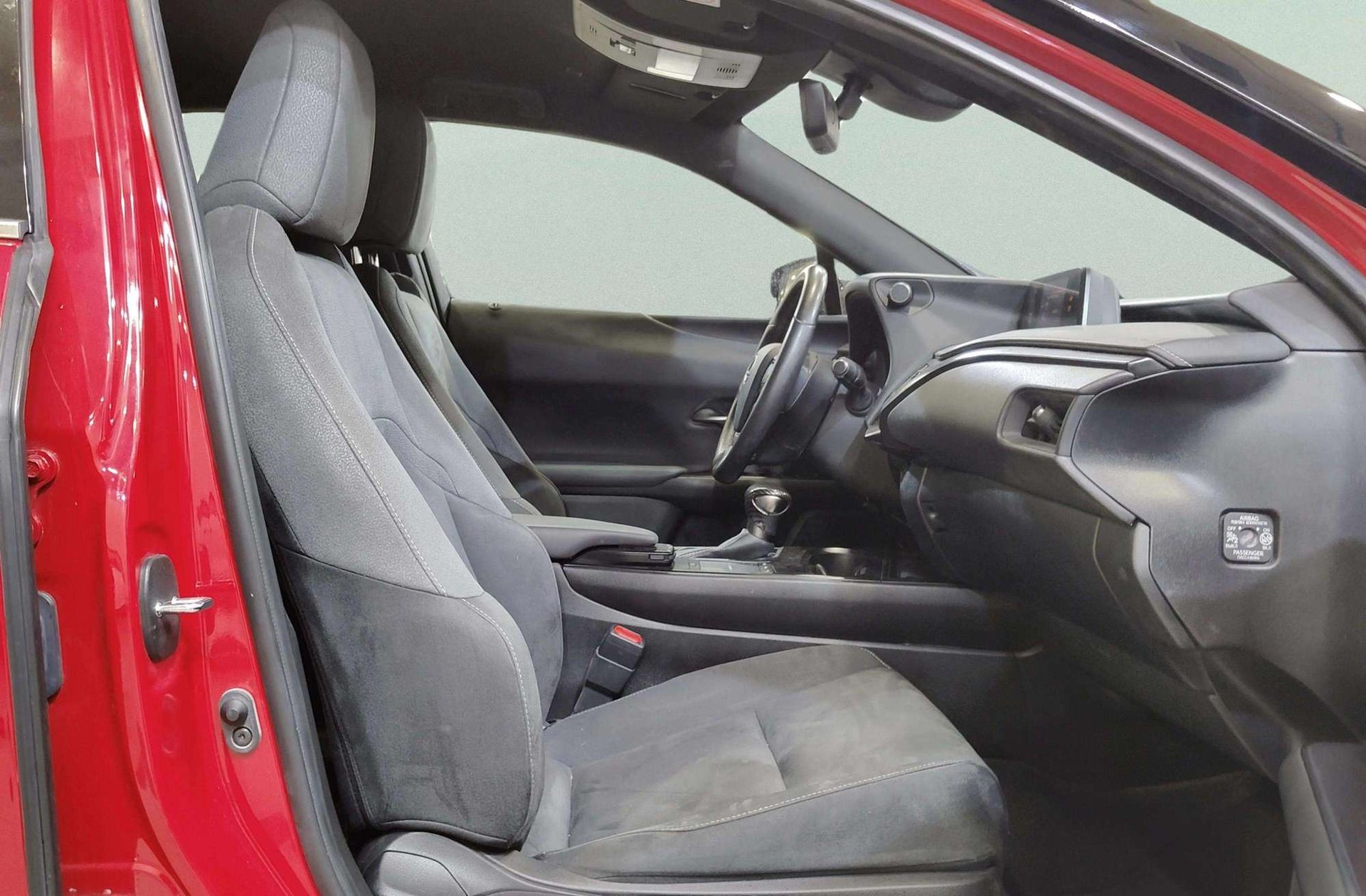 Lexus UX 250h Business 2WD - foto 17