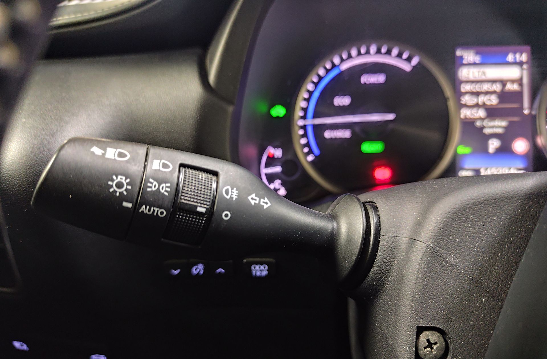 Lexus NX 300h Premium 2WD - foto 26