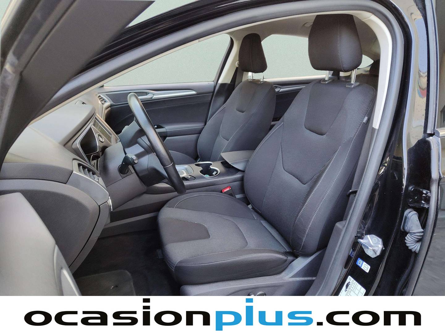 Foto asientos delanteros Ford Mondeo Ford Mondeo 2.0 Híbrido HEV Sedan Titanium (187 CV)