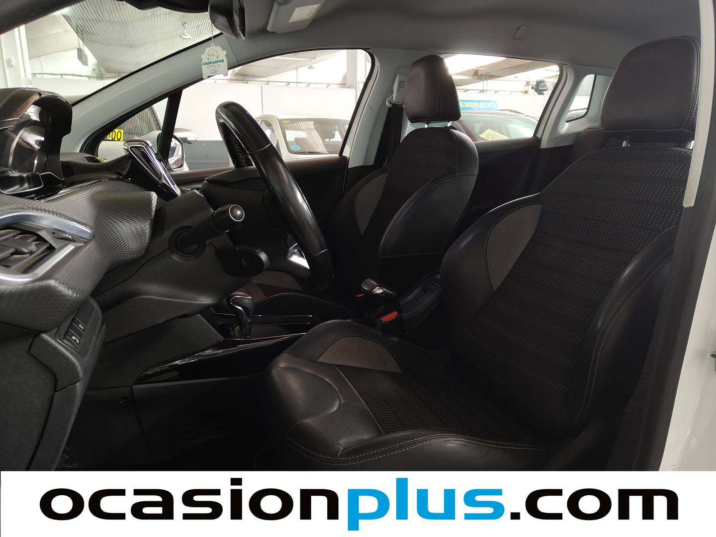 Foto asientos delanteros Peugeot 2008 Peugeot 2008 PureTech 110 S&S Allure EAT6 (110 CV)