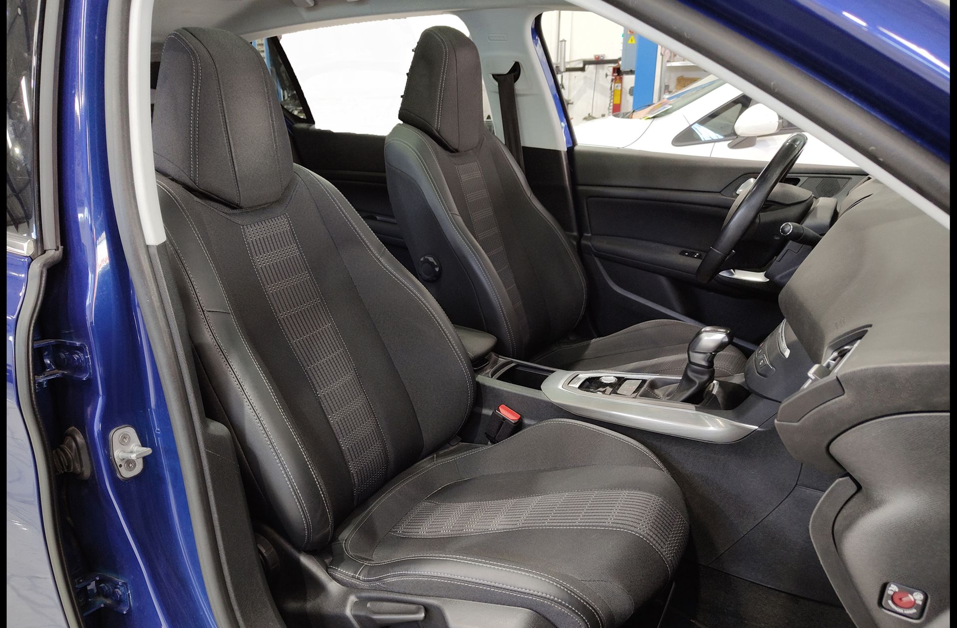 Peugeot 308 BlueHDi 120 Allure EAT6 - foto 15