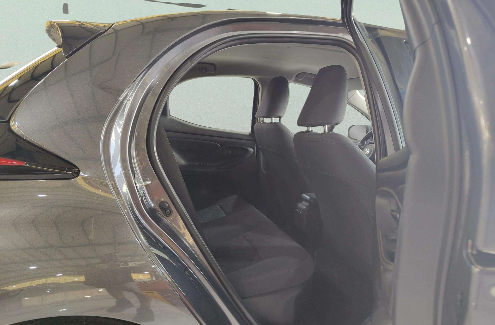Toyota Yaris 120H Active Plus - foto 14