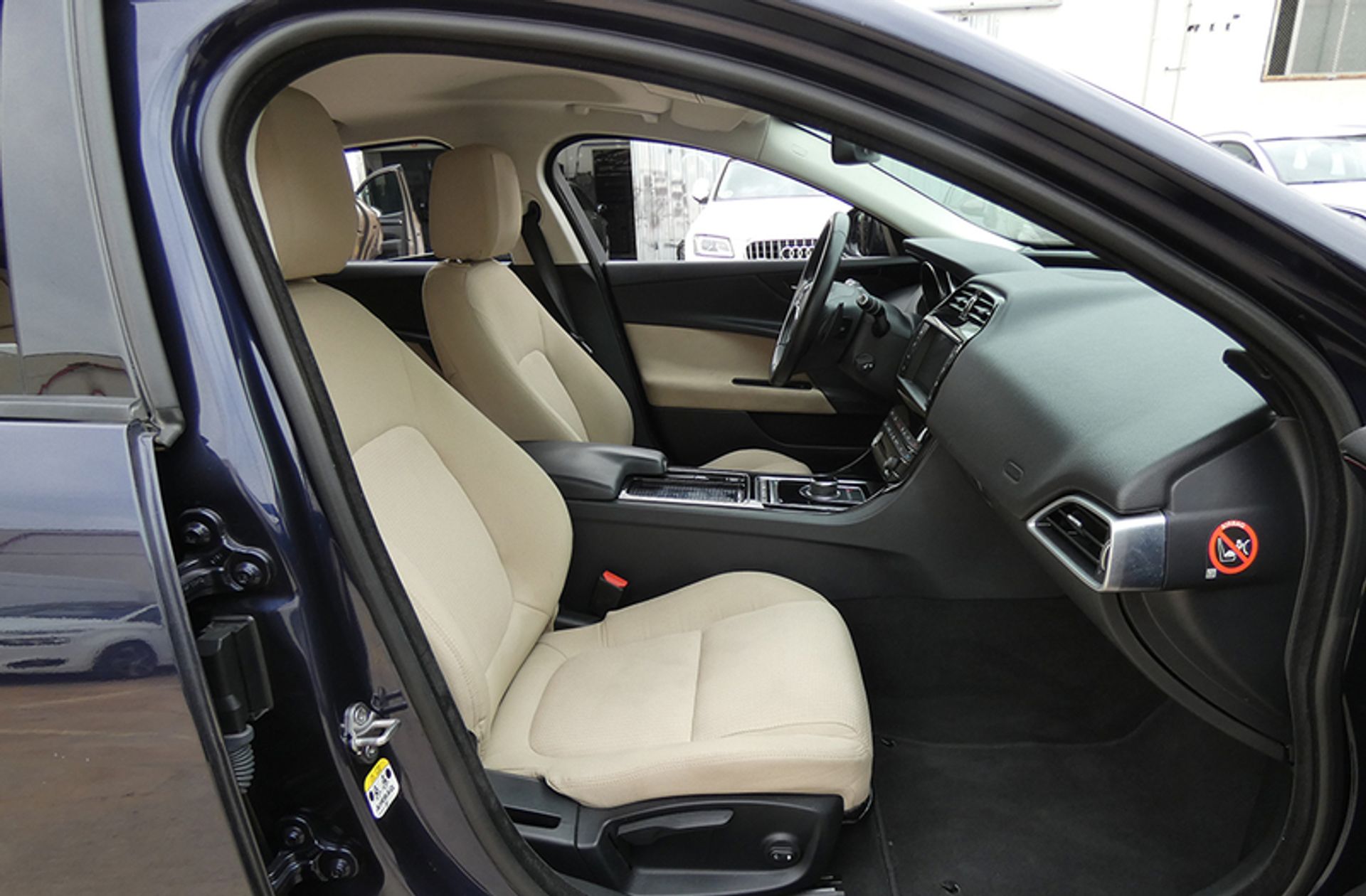 Jaguar XE 2.0 Diesel Pure RWD - foto 17