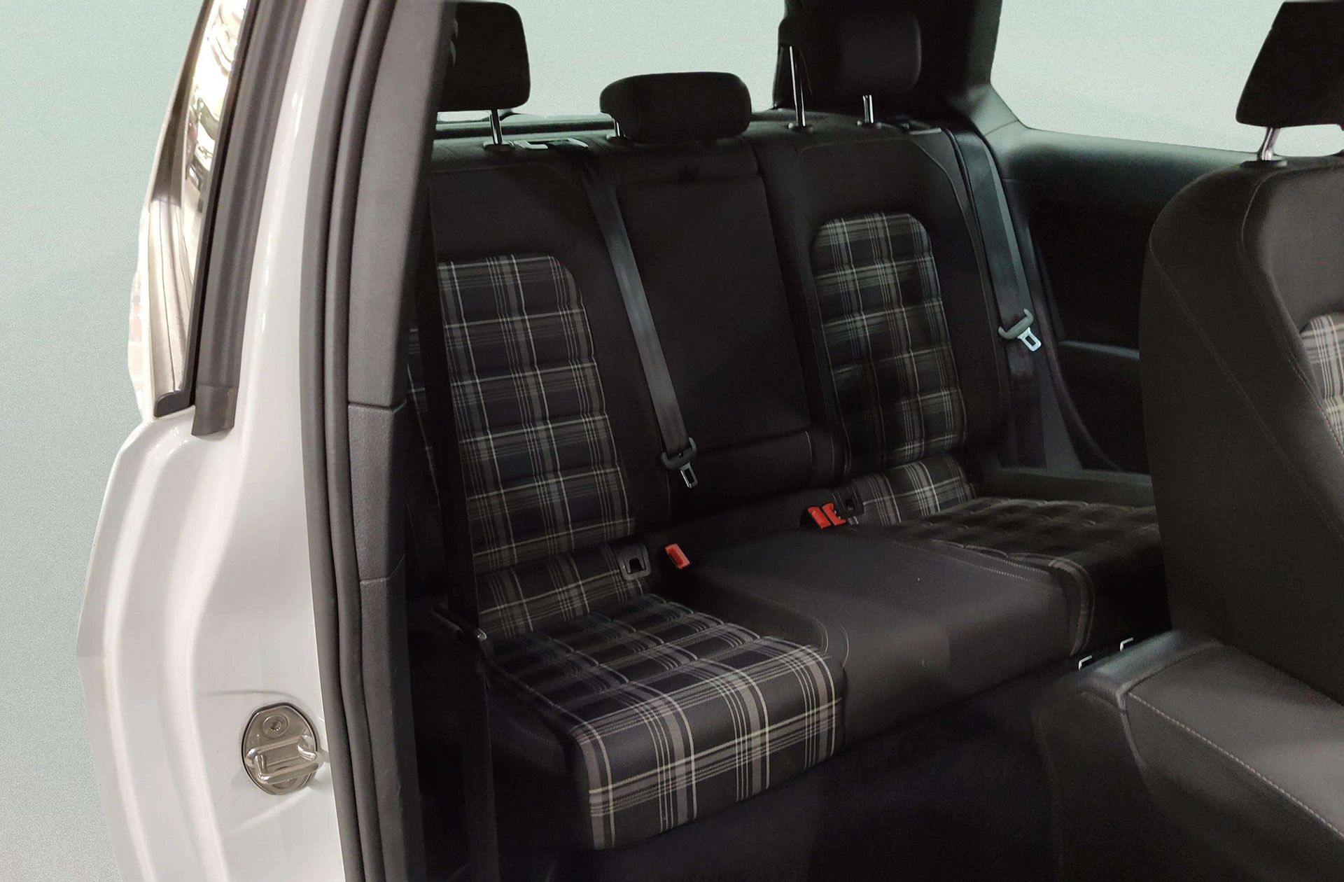 Volkswagen Golf GTD 2.0 TDI BMT - foto 17