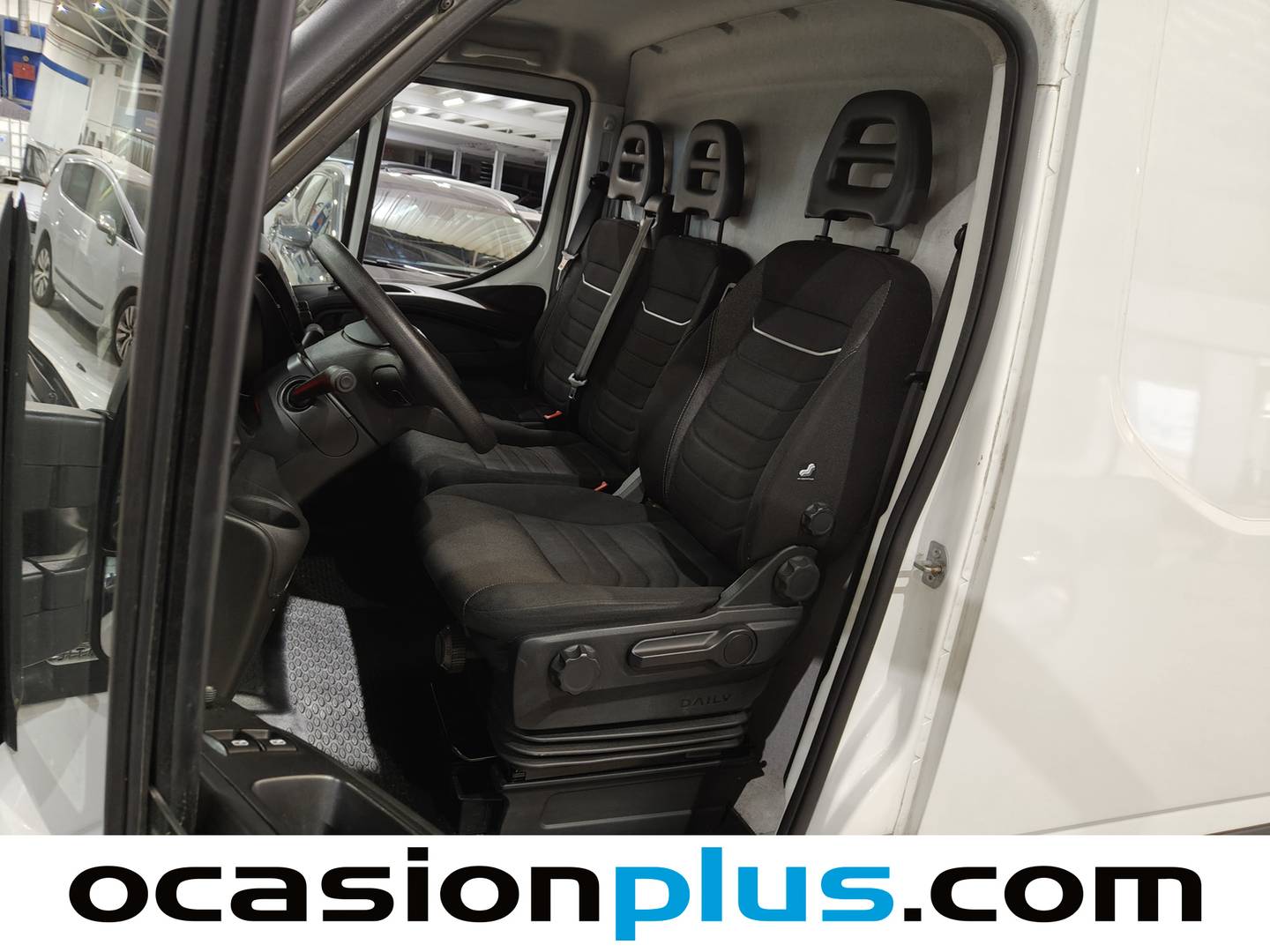 Foto Iveco Daily Iveco Daily 35C 18H A8 V 4100/H2 16 HD  (176 CV)