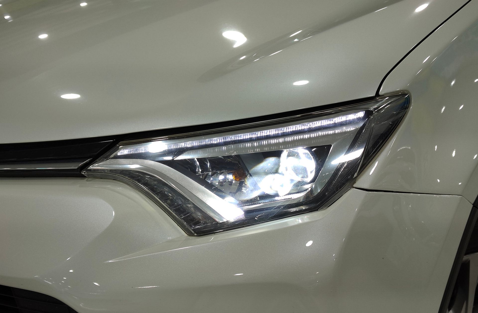 Toyota RAV4 150D 2WD Advance - foto 12