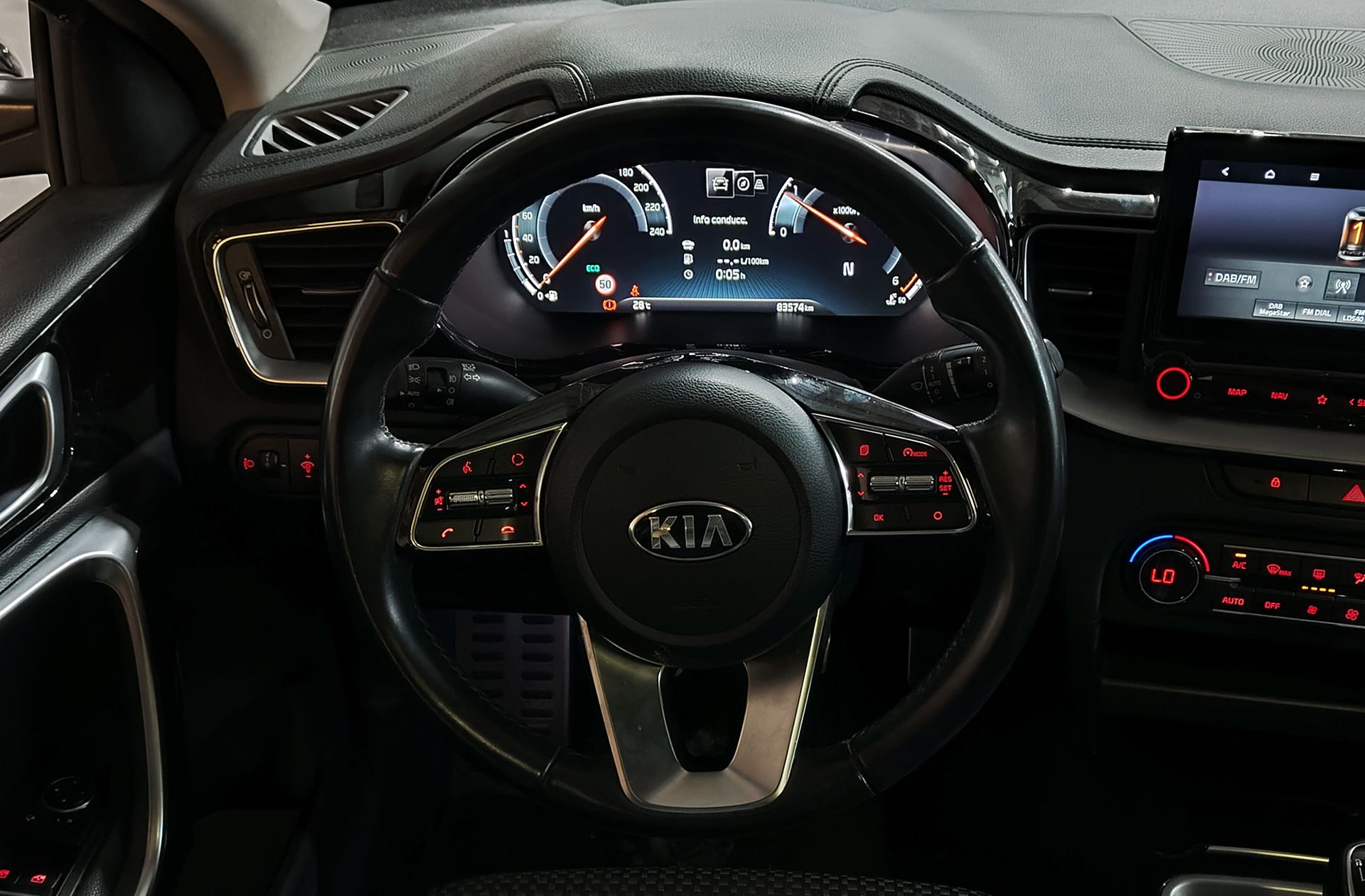 Kia XCeed 1.6 MHEV iMT Emotion - foto 24