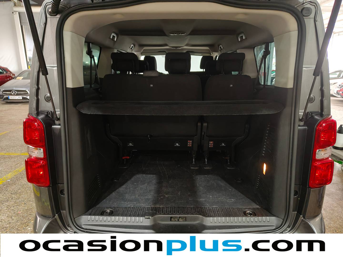 Foto asientos traseros Peugeot Traveller Peugeot Traveller BlueHDi 120 Business Long (120 CV) 9 Plazas